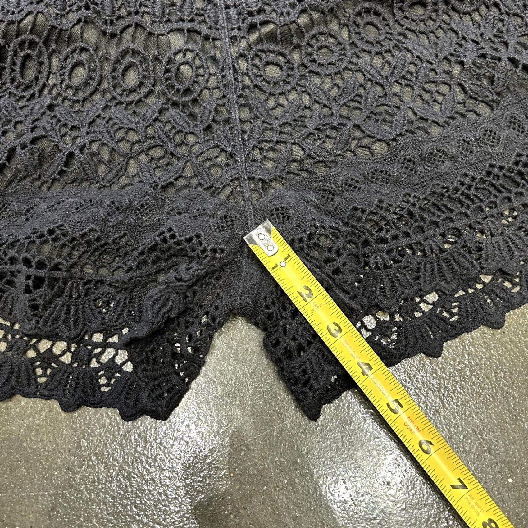 Vintage VINTAGE? Crochet Lace Shorts Womens Small Black Lined Elastic Waist Boho Festival Size 26" / US 2 / IT 38 - 4 Thumbnail