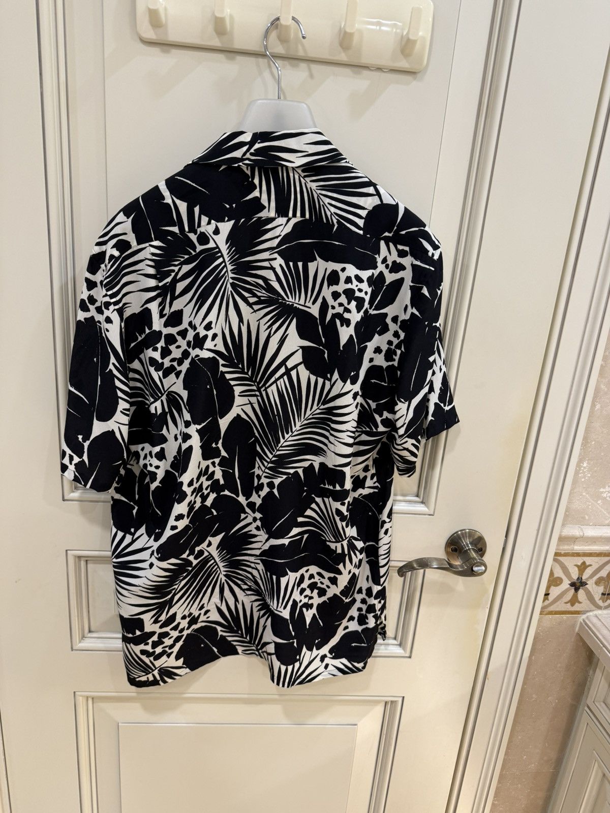 Saint Laurent Paris Tropical Shark-Collar Short Sleeve Silk Shirt collar size39 Size US M / EU 48-50 / 2 - 15 Thumbnail