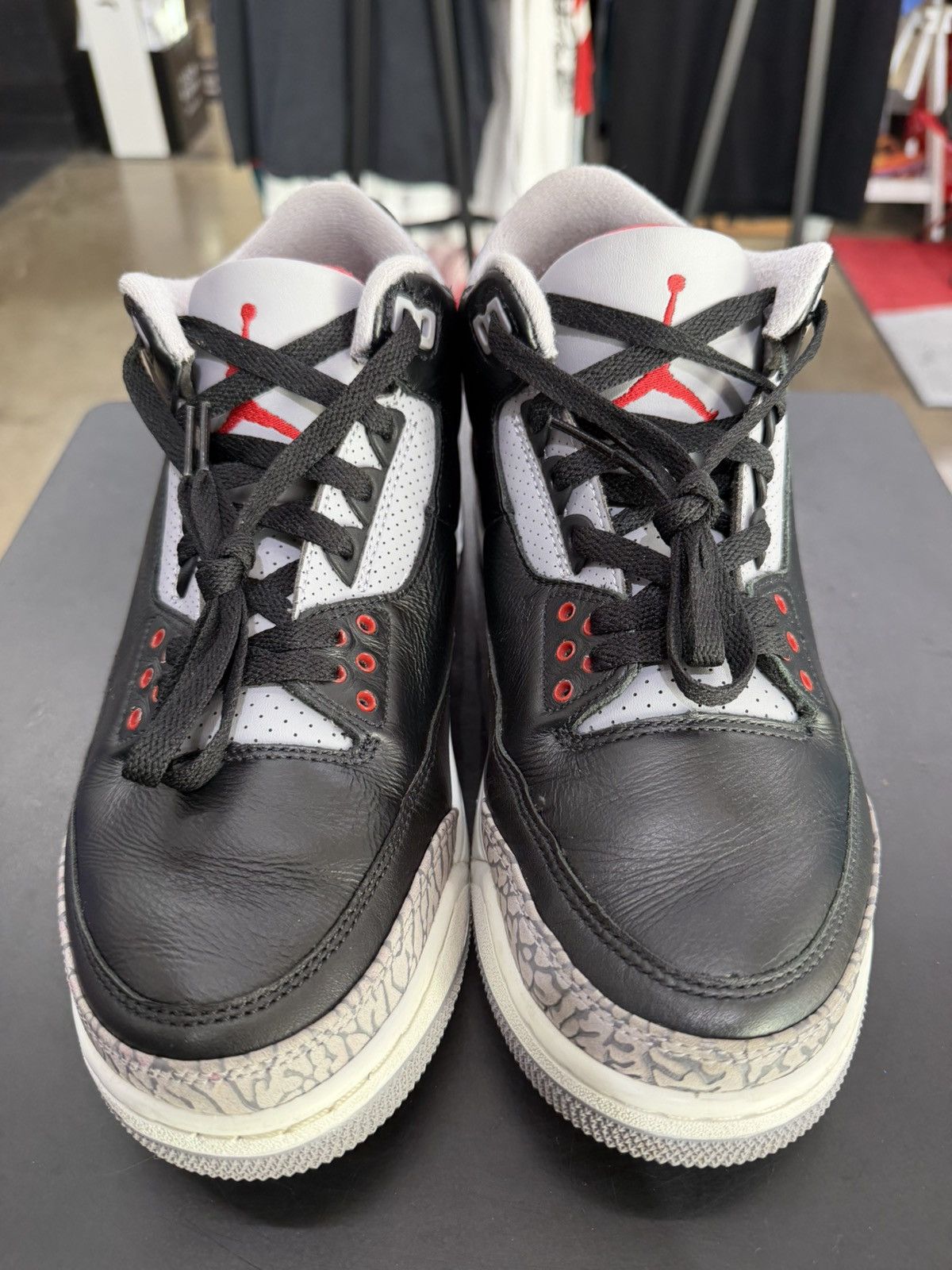 Jordan Brand Air Jordan 3 Black Cement Size 10 (2024) Size US 10 / EU 43 - 2 Thumbnail