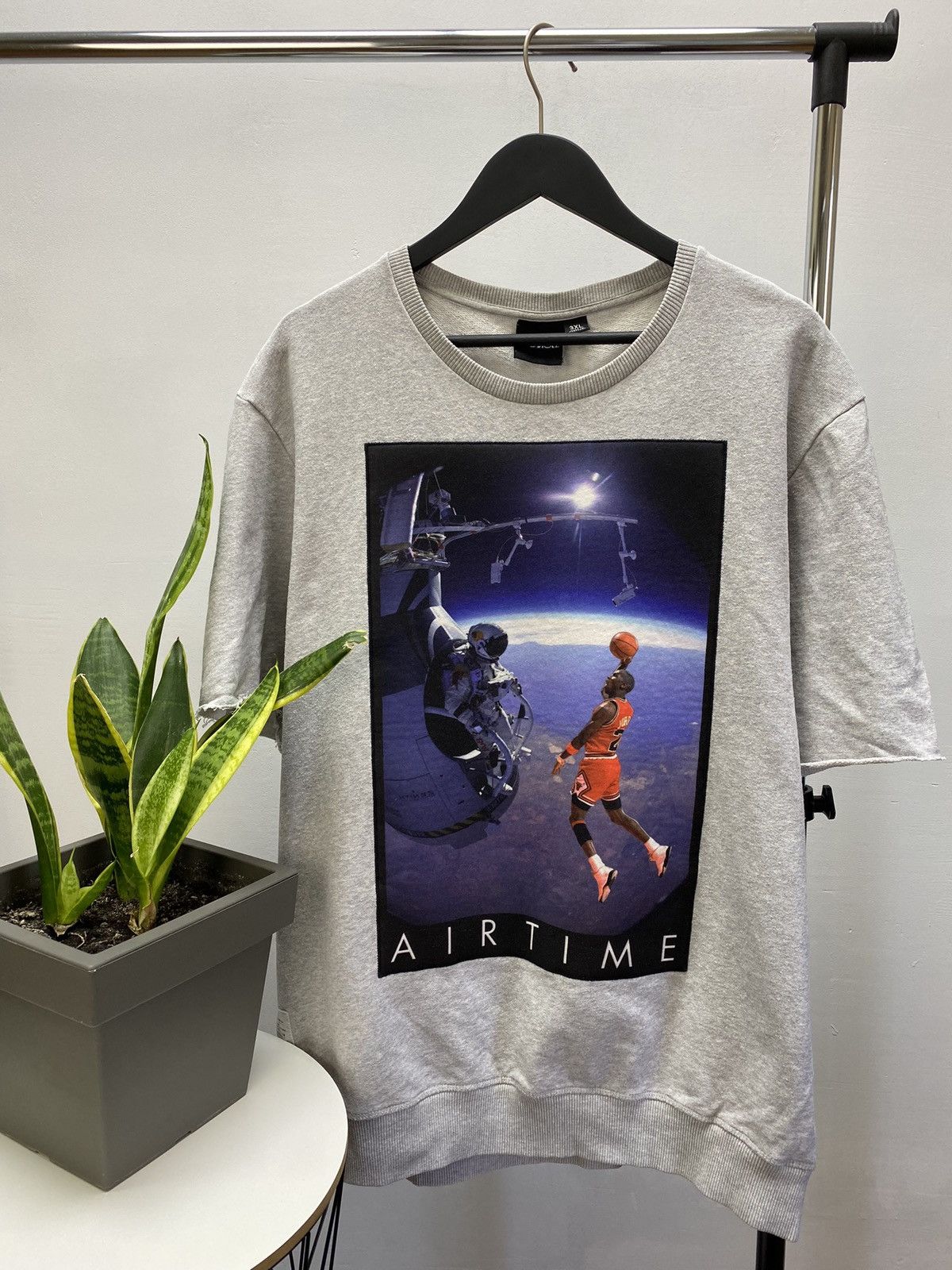 NBA Two Angel Jordan in Space NBA Basketball Sweatshirt Short SL Size US XXL / EU 58 / 5 - 1 Thumbnail