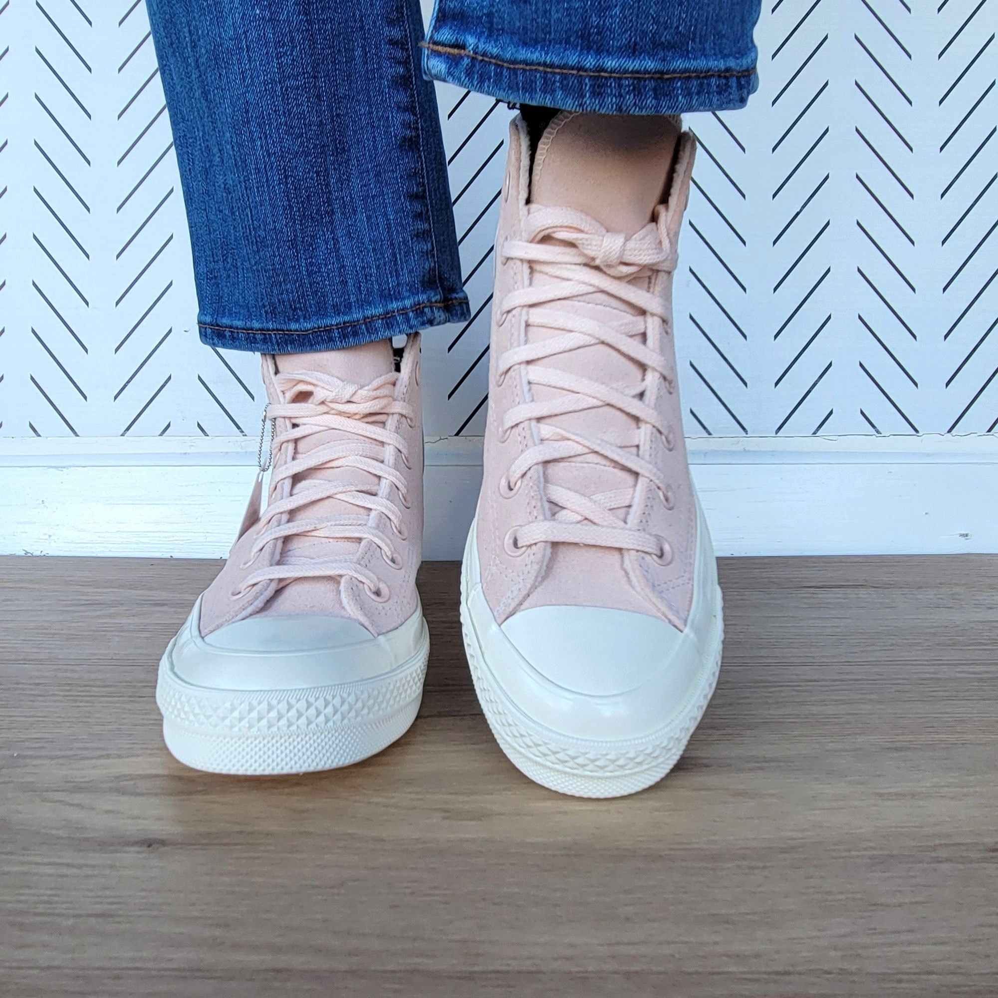 Converse ❤️Converse Chuck 70 Hi Suede Pink 9.5 Women Shoes Fleece Lin Size US 9.5 / IT 39.5 - 5 Thumbnail