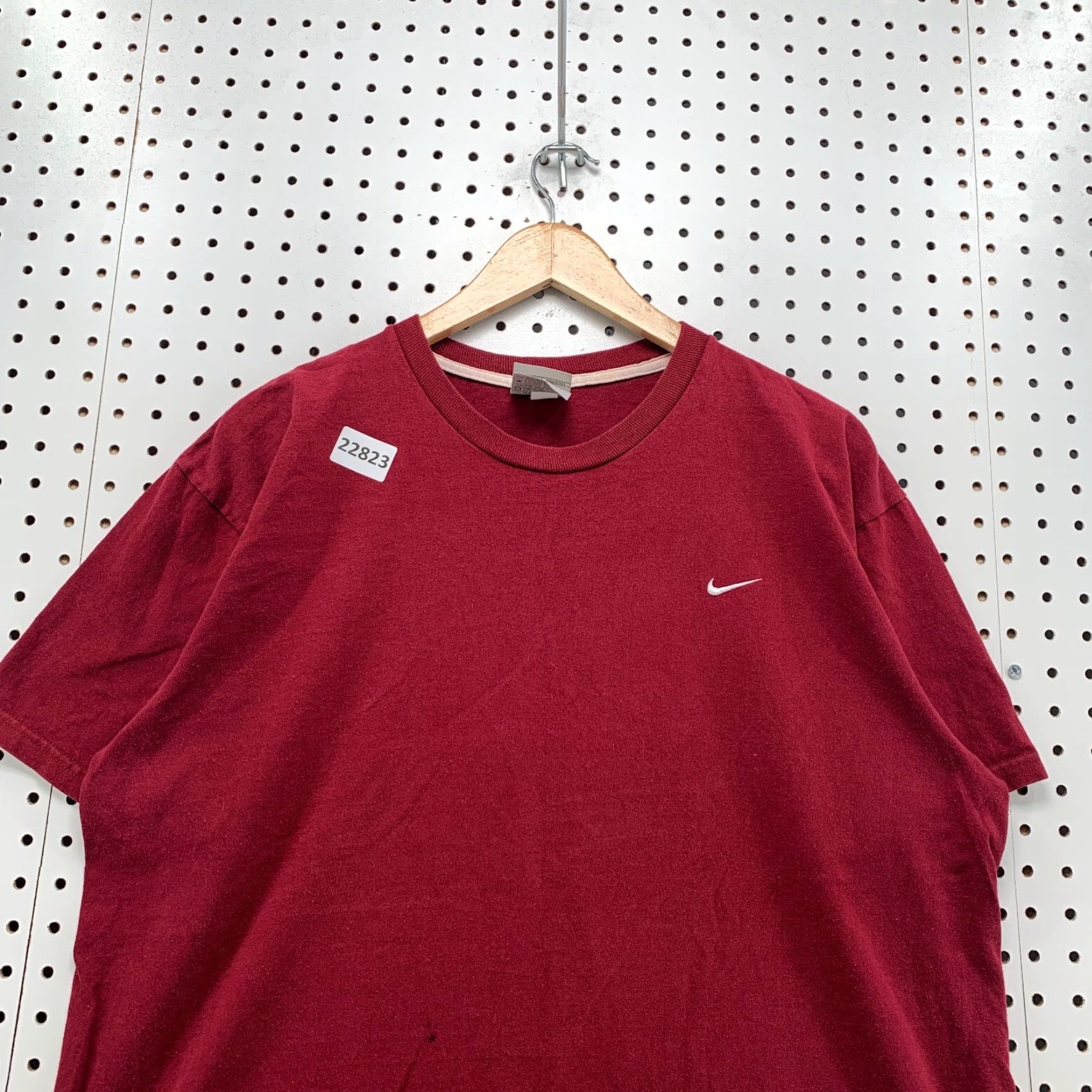 Nike VINTAGE Y2K Nike Red White Embroidered Swoosh T-Shirt Adult Large Cotton Crew Neck Short Sleeve Unisex Size US L / EU 52-54 / 3 - 2 Thumbnail