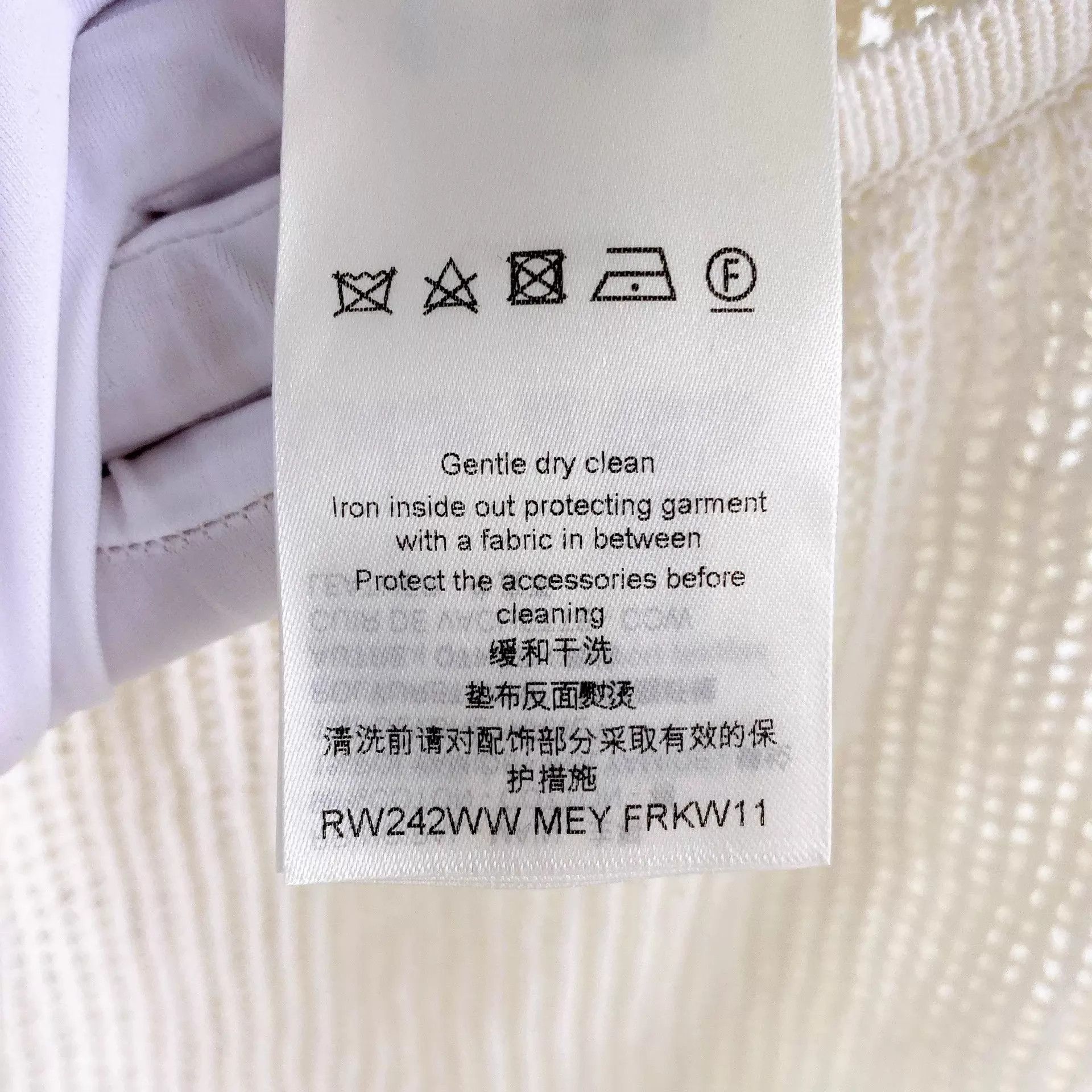 Louis Vuitton LV white knit sleeveless tee XS pre-owned Size XS / US 0-2 / IT 36-38 - 7 Thumbnail