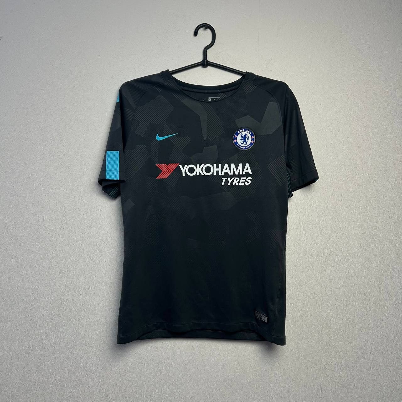 Nike Nike FC Chelsea 13 Courtois player 2017 home soccer jersey Size US S / EU 44-46 / 1 - 1 Thumbnail