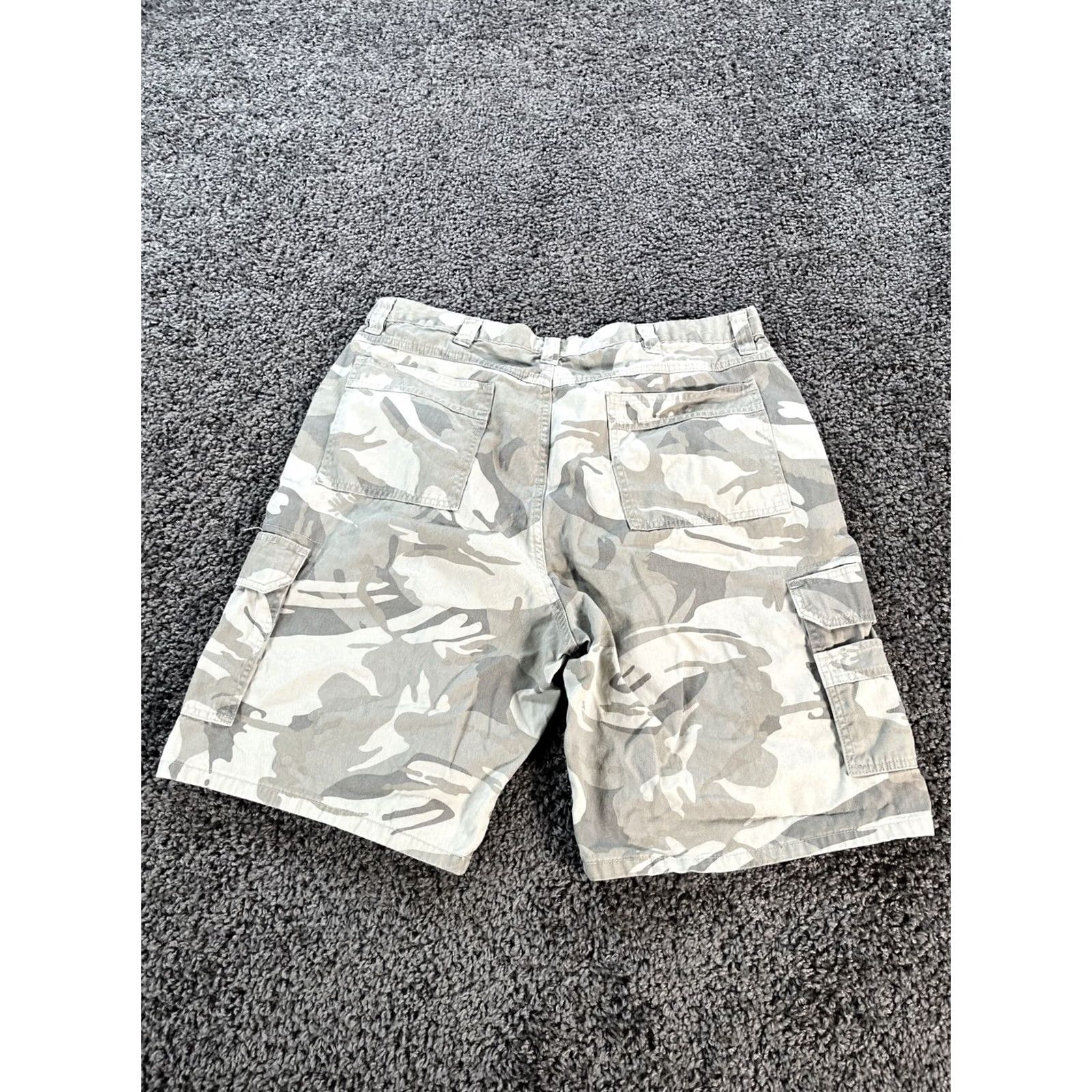 Wrangler Wrangler Shorts Mens 38 Cargo Short Camouflage Pockets Cargo Hipster Outdoor American Logo Casual Workwear Grey Cotton Flat Front Regular Size 38 Mens Size US 38 / EU 54 - 6 Thumbnail