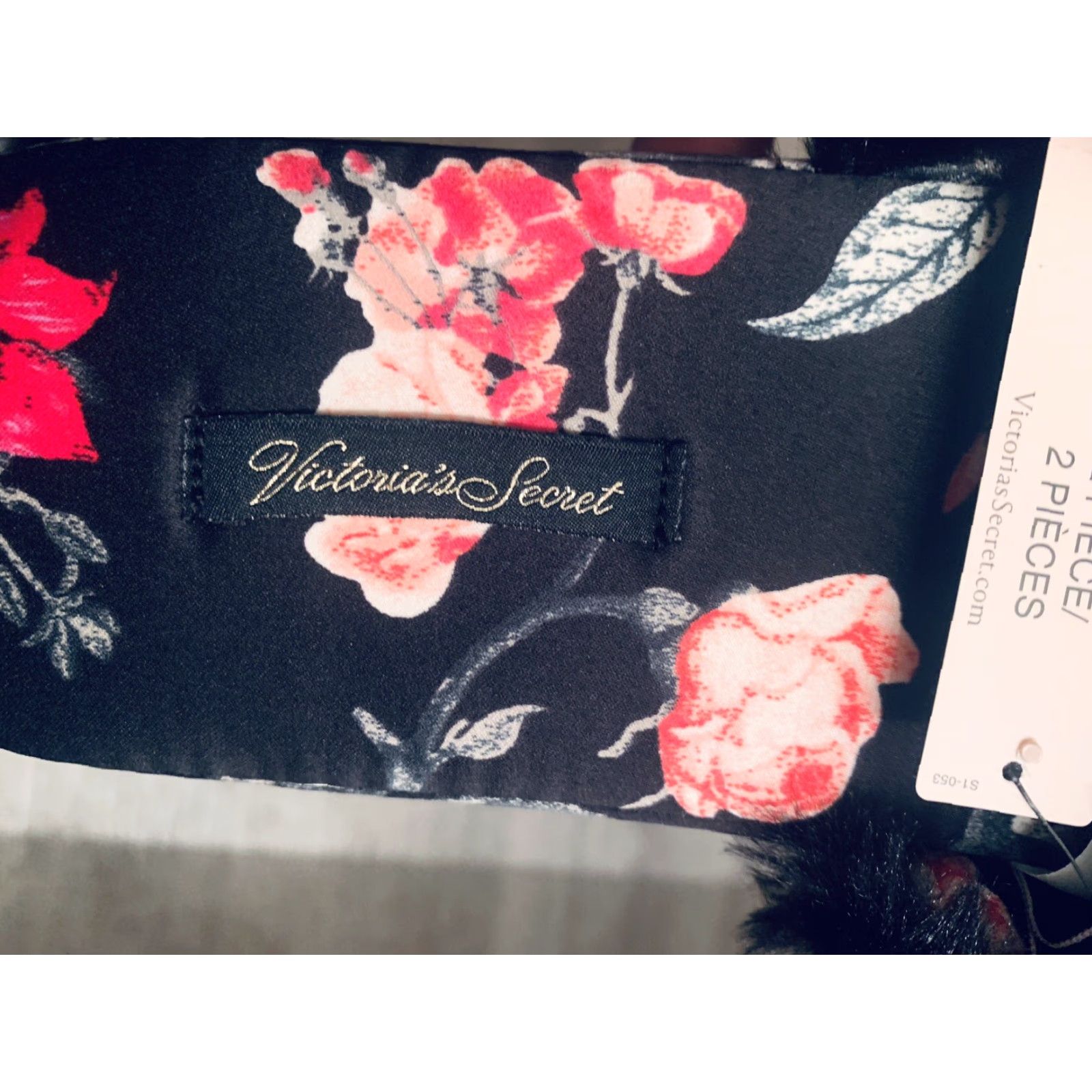 Victoria's Secret Victoria's Secret Satin Floral Faux Fur Cozy Slides Slippers Women Slipper Black Satin Dust Bag Size ONE SIZE - 4 Thumbnail