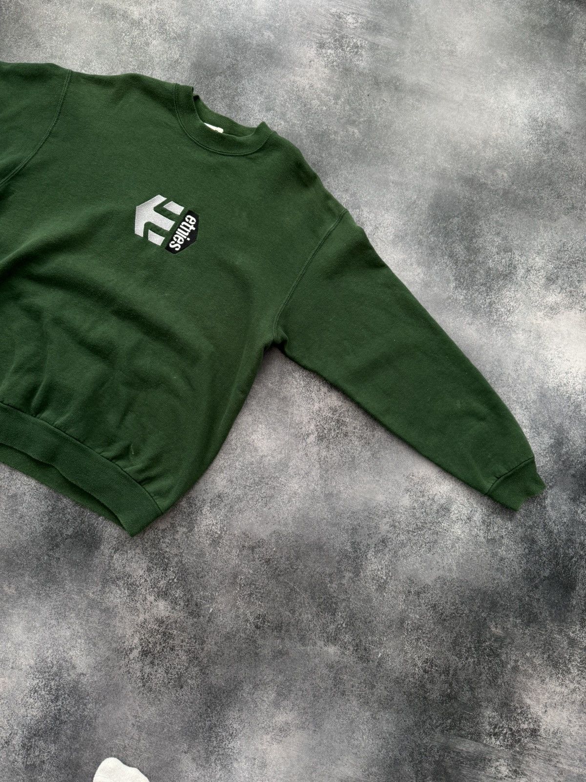 Etnies Crazy Vintage Etnies Baggy Embroidered Logo Skate Sweatshirt Size US L / EU 52-54 / 3 - 5 Thumbnail