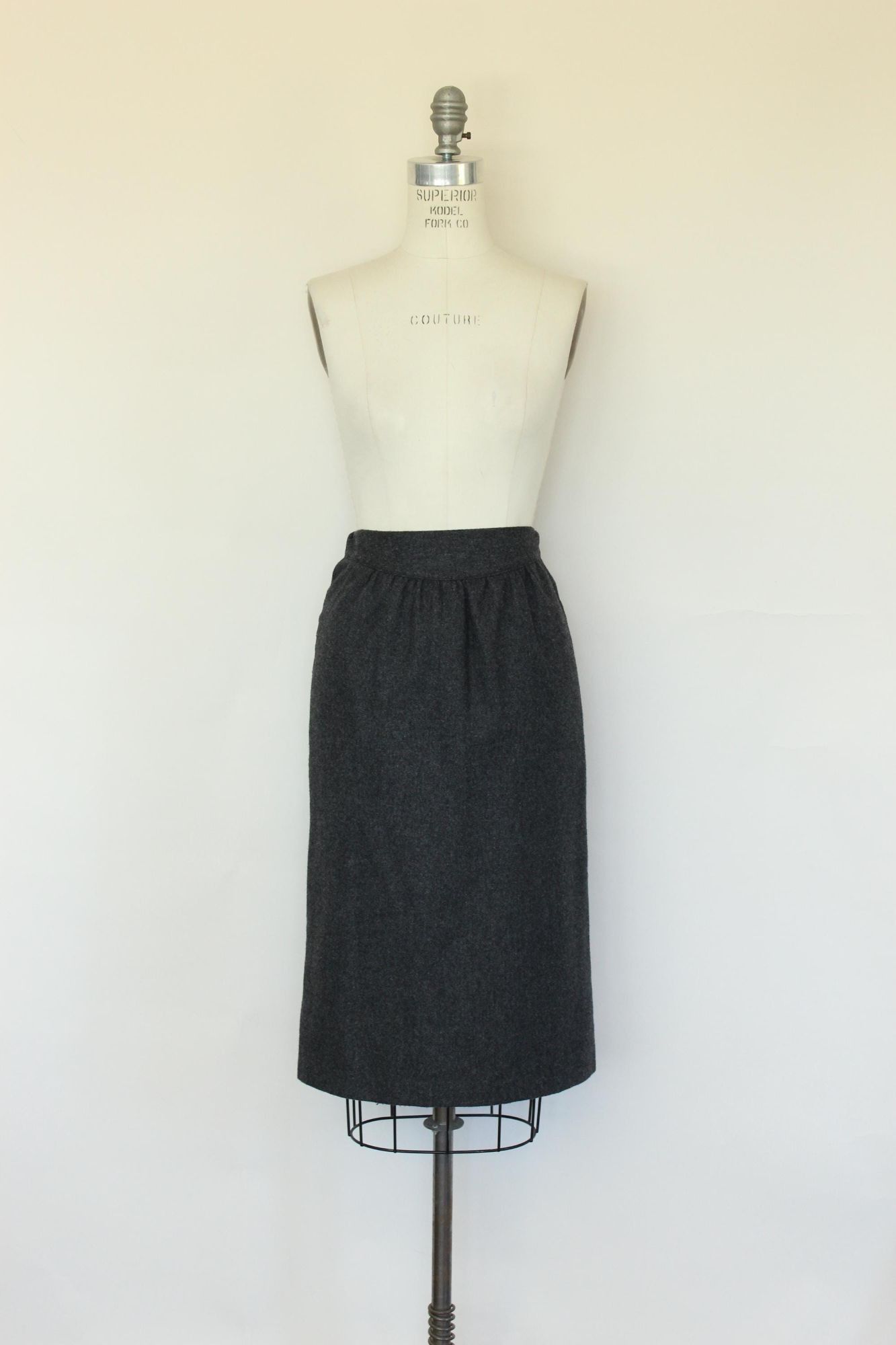 Vintage Vintage 1980s Womens Suit, Russ Gray Wool Skirt And Jacket, Size M / US 6-8 / IT 42-44 - 2 Thumbnail