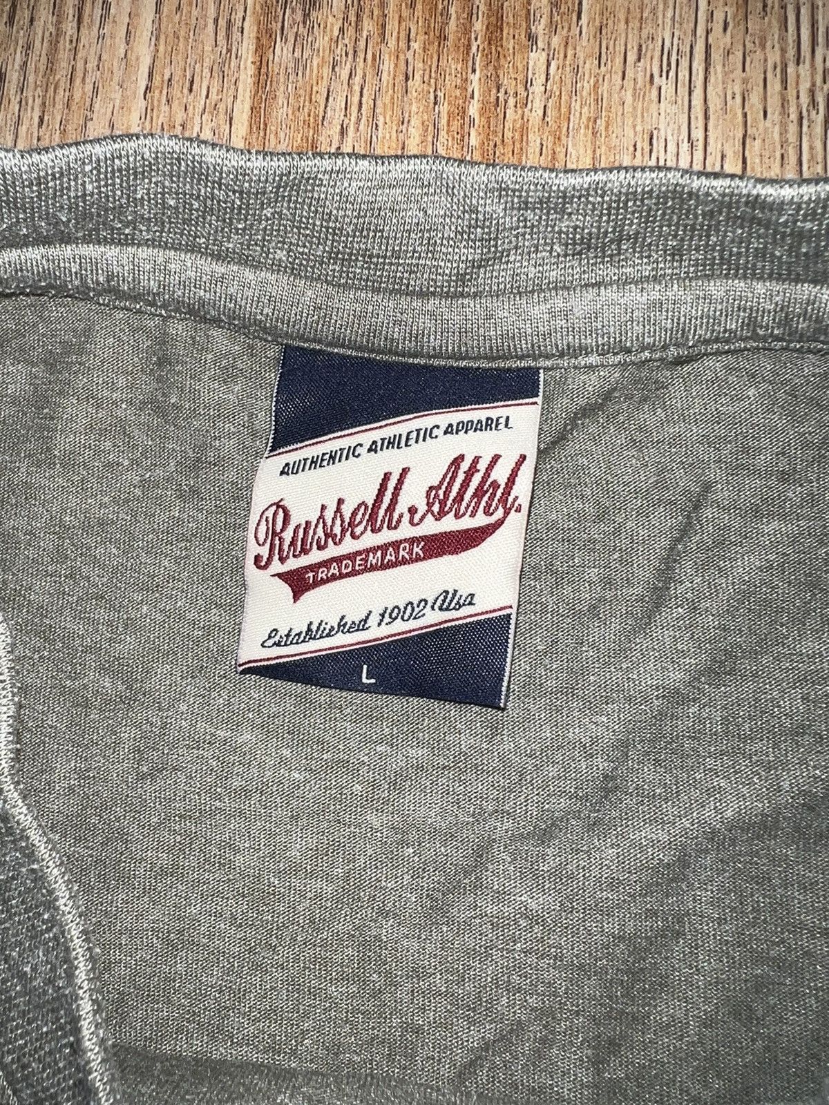 Russell Athletic × Vintage 💥Thrashed Vintage Russell Athletic Sun Faded Washed T-Shirt Size US L / EU 52-54 / 3 - 5 Thumbnail