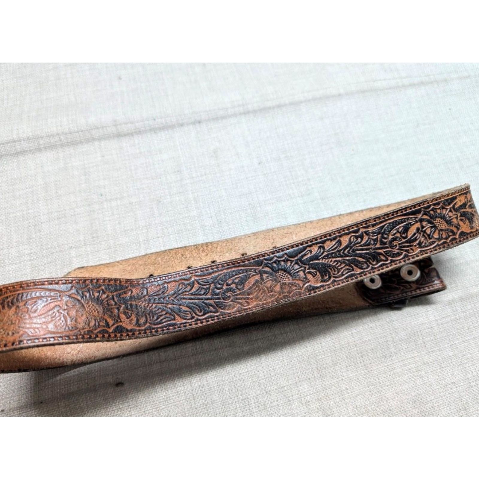 Vintage VINTAGE western belt Nocona Floral tooled cowhide brown belt 32 Men Buckle 1-3/4" Flowers Southwestern Size 32 - 6 Thumbnail