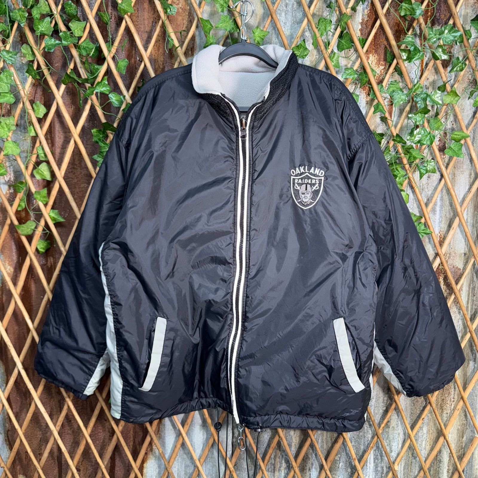 NFL Vintage Y2K Oakland Raiders reversible zip up puffer jacket Size US XL / EU 56 / 4 - 1 Thumbnail
