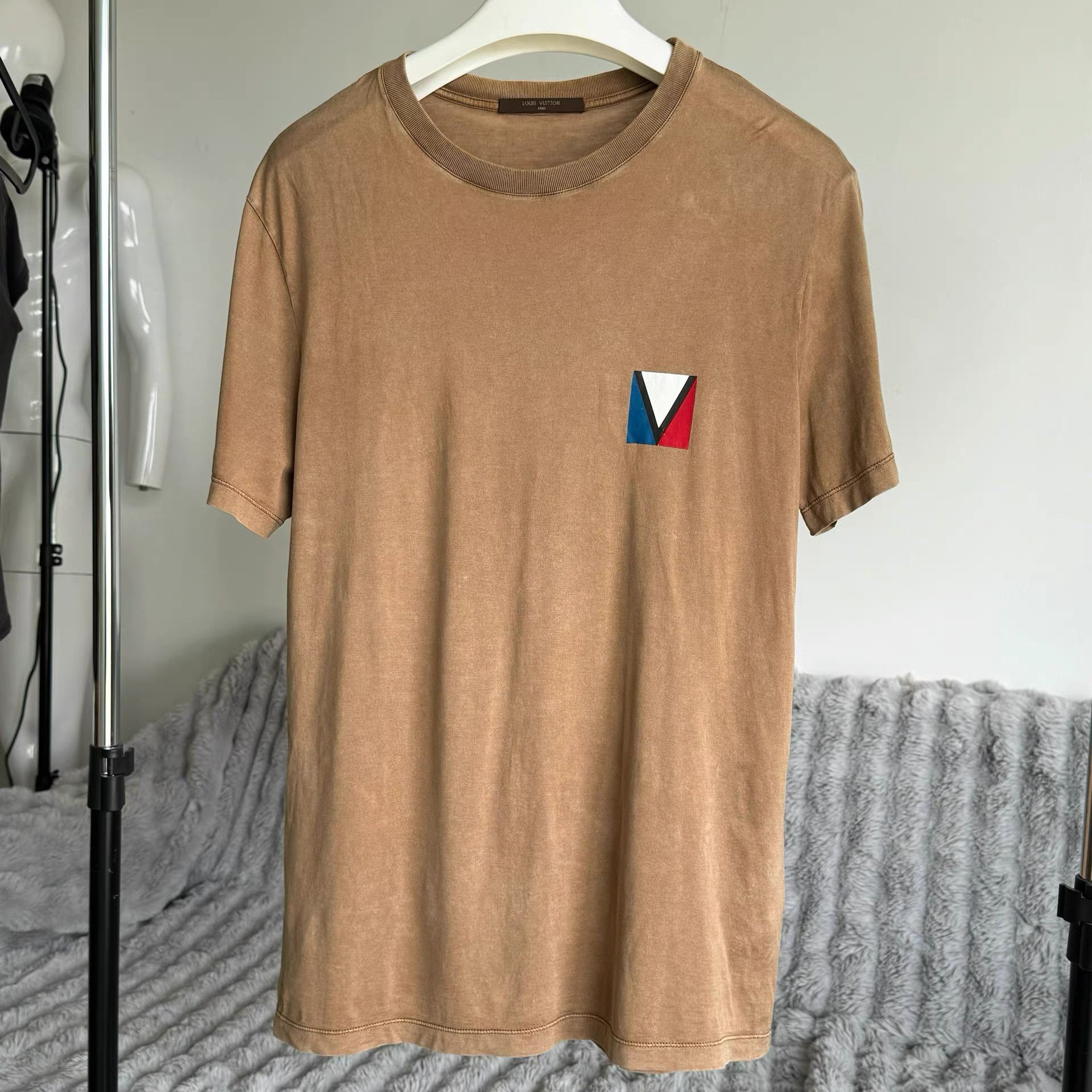 Louis Vuitton Louis Vuitton LV Khaki Sailboat T-Shirt Size US XS / EU 42 / 0 - 1 Thumbnail