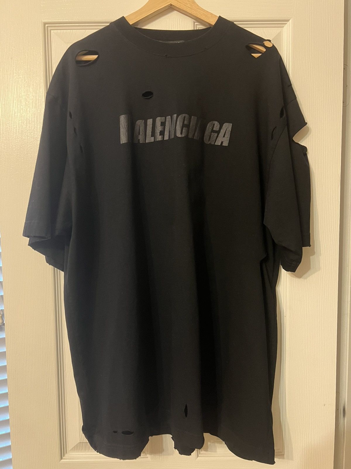 Balenciaga Balenciaga Destroyed T-shirt Size US S / EU 44-46 / 1 - 1 Thumbnail