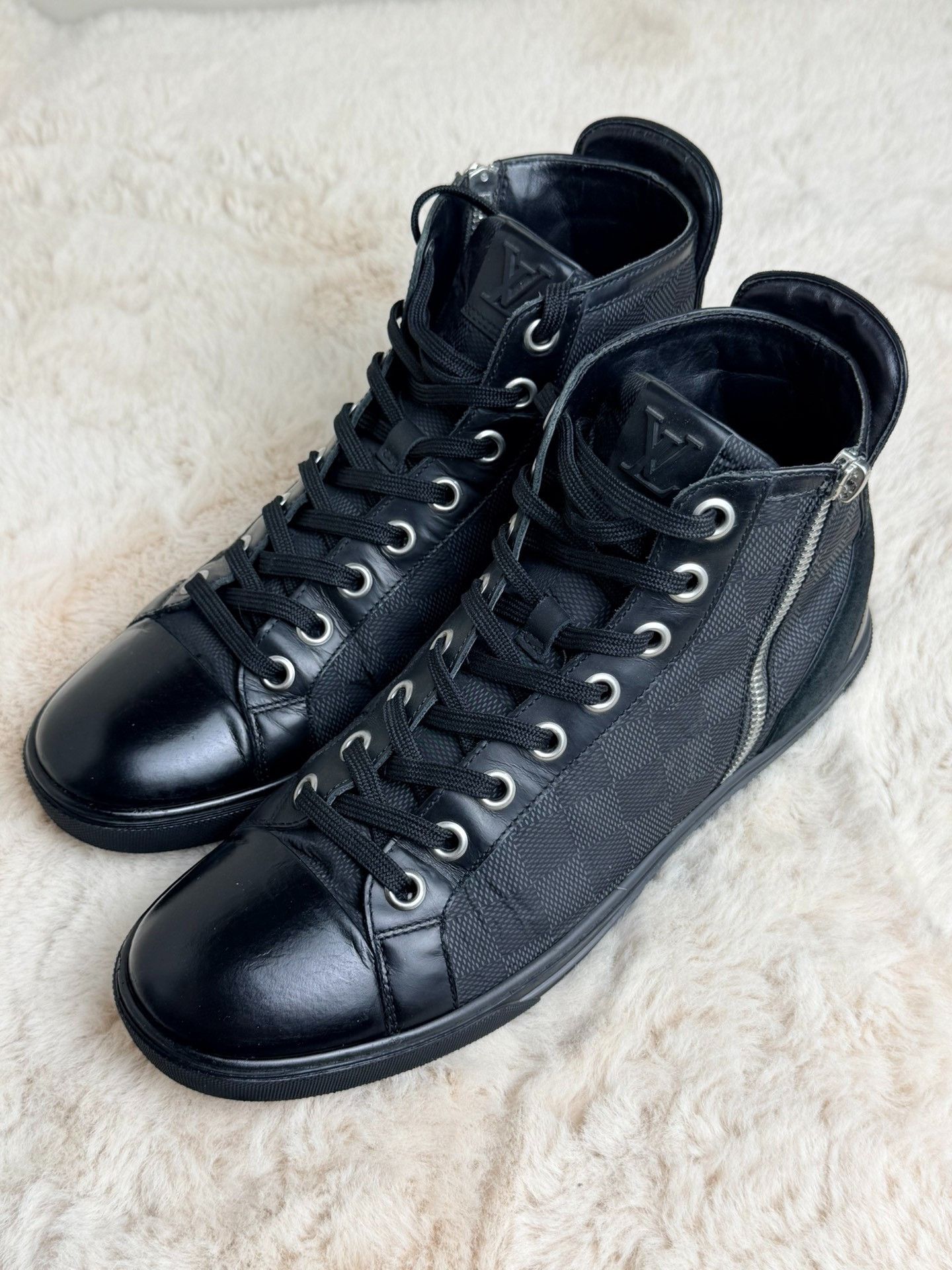 Louis Vuitton Louis Vuitton Checkered Black Hitop Sneakers 7 Men Size US 7 / EU 40 - 1 Thumbnail