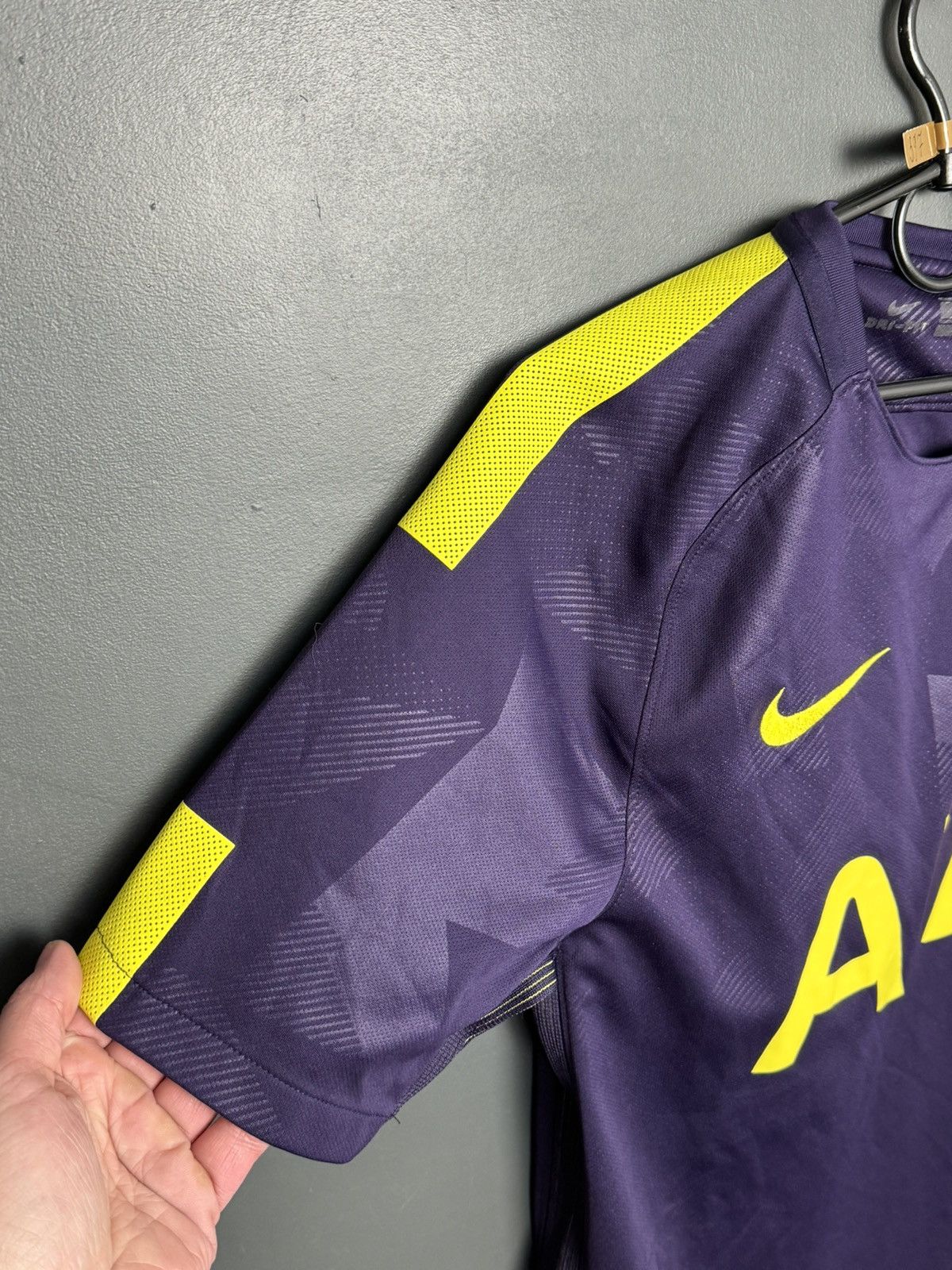 Nike Tottenham Hotspur 17/18 Third Football Jersey Size US S / EU 44-46 / 1 - 4 Thumbnail