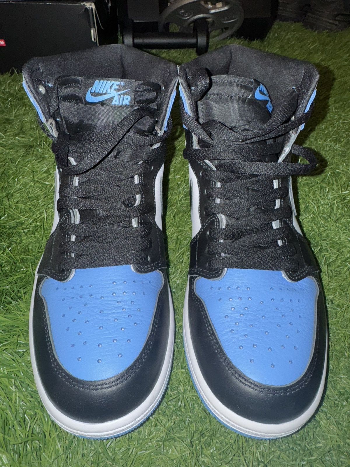Jordan Brand × Nike Air Jordan 1 Retro High OG 'UNC Toe' Sneakers Size US 9 / EU 42 - 6 Thumbnail
