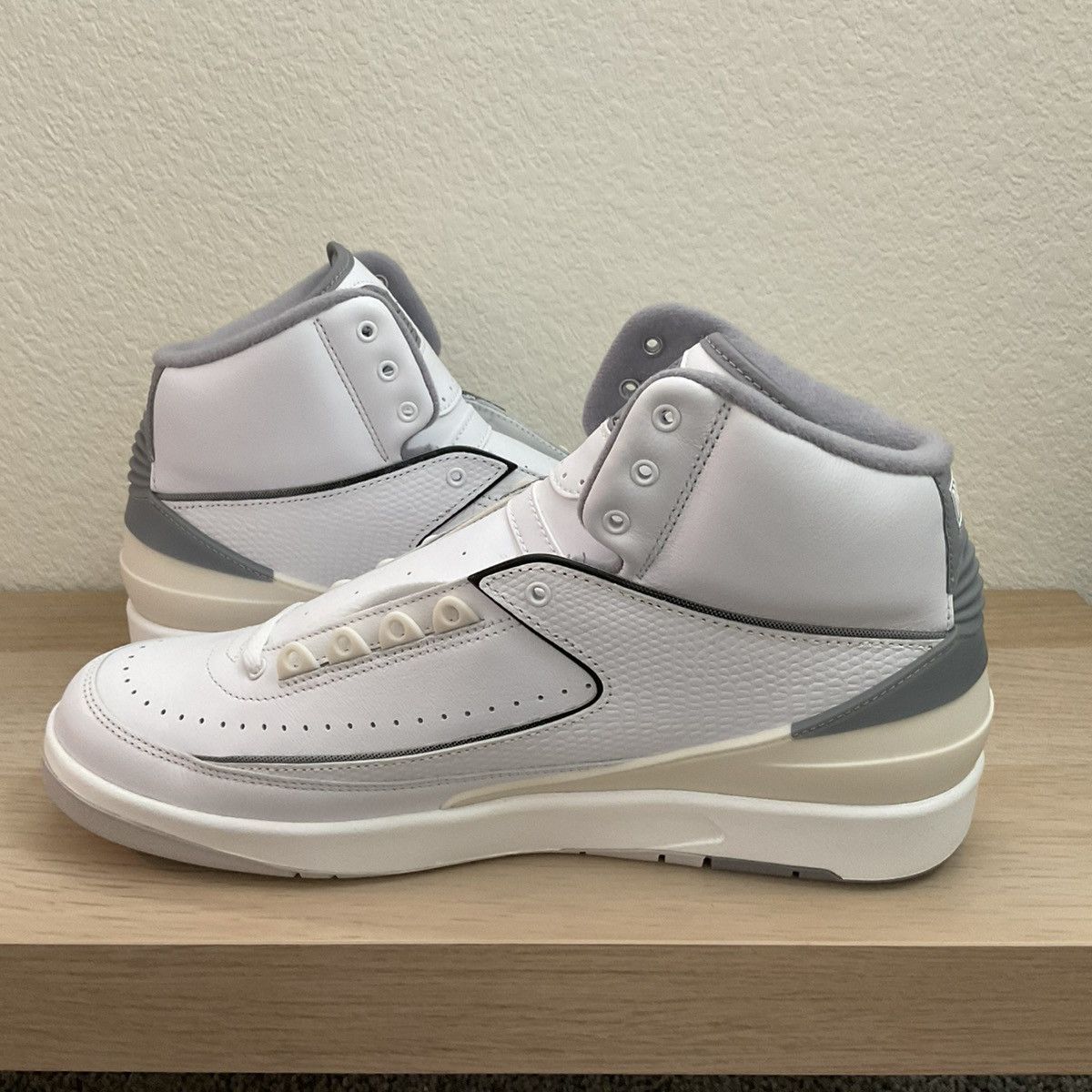 Nike Jordan 2 Retro Size US 11 / EU 44 - 3 Thumbnail