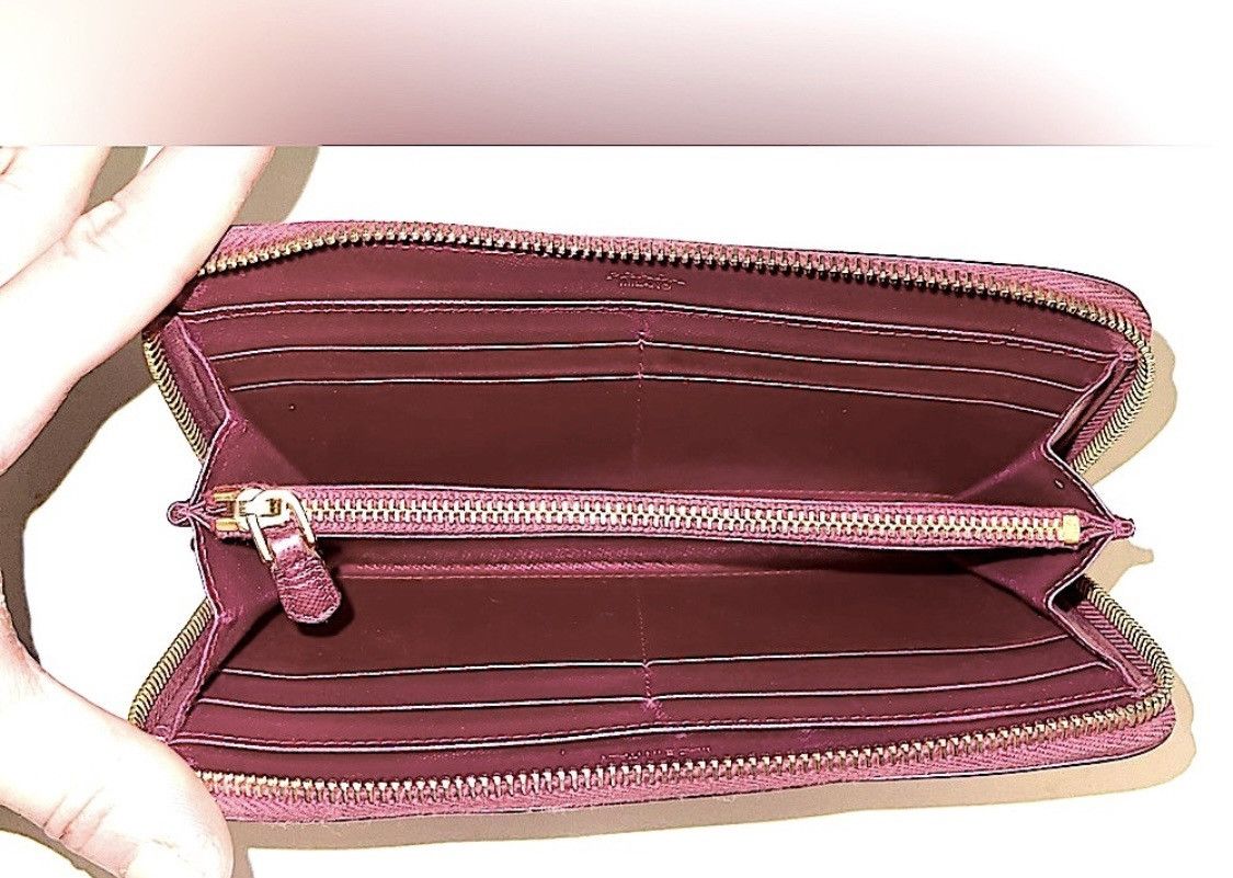 Prada **SOLD**Prada Pearlescent Pink Saffiano Leather Zip Wallet Size ONE SIZE - 5 Thumbnail