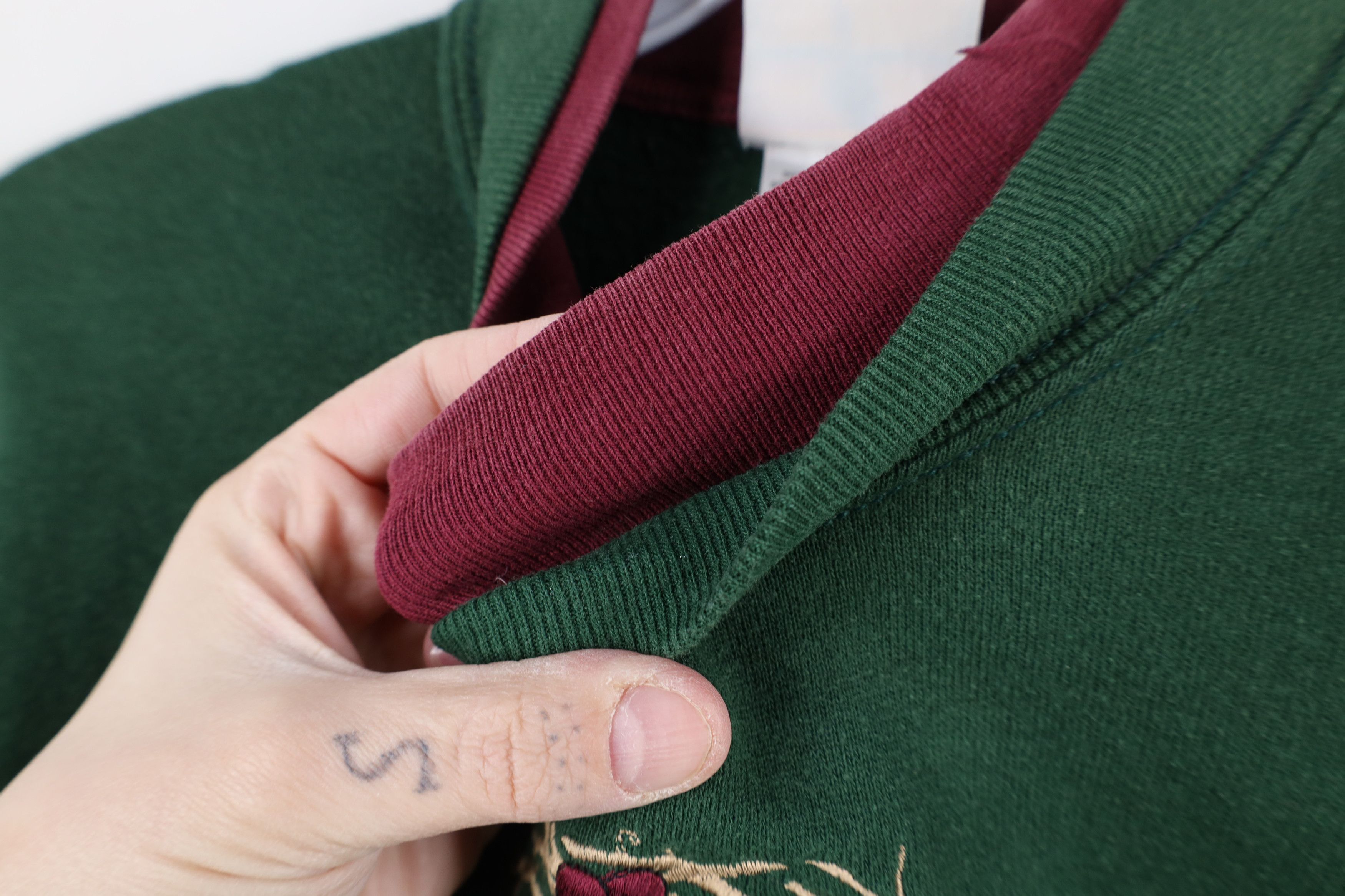 Vintage Vintage 90s Spell Out Merry Christmas Wreath Sweatshirt USA Size L / US 10 / IT 46 - 8 Thumbnail