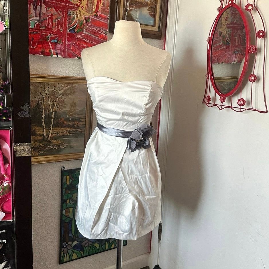 Other trixxi white gray floral strapless mini dress Size S / US 4 / IT 40 - 1 Thumbnail