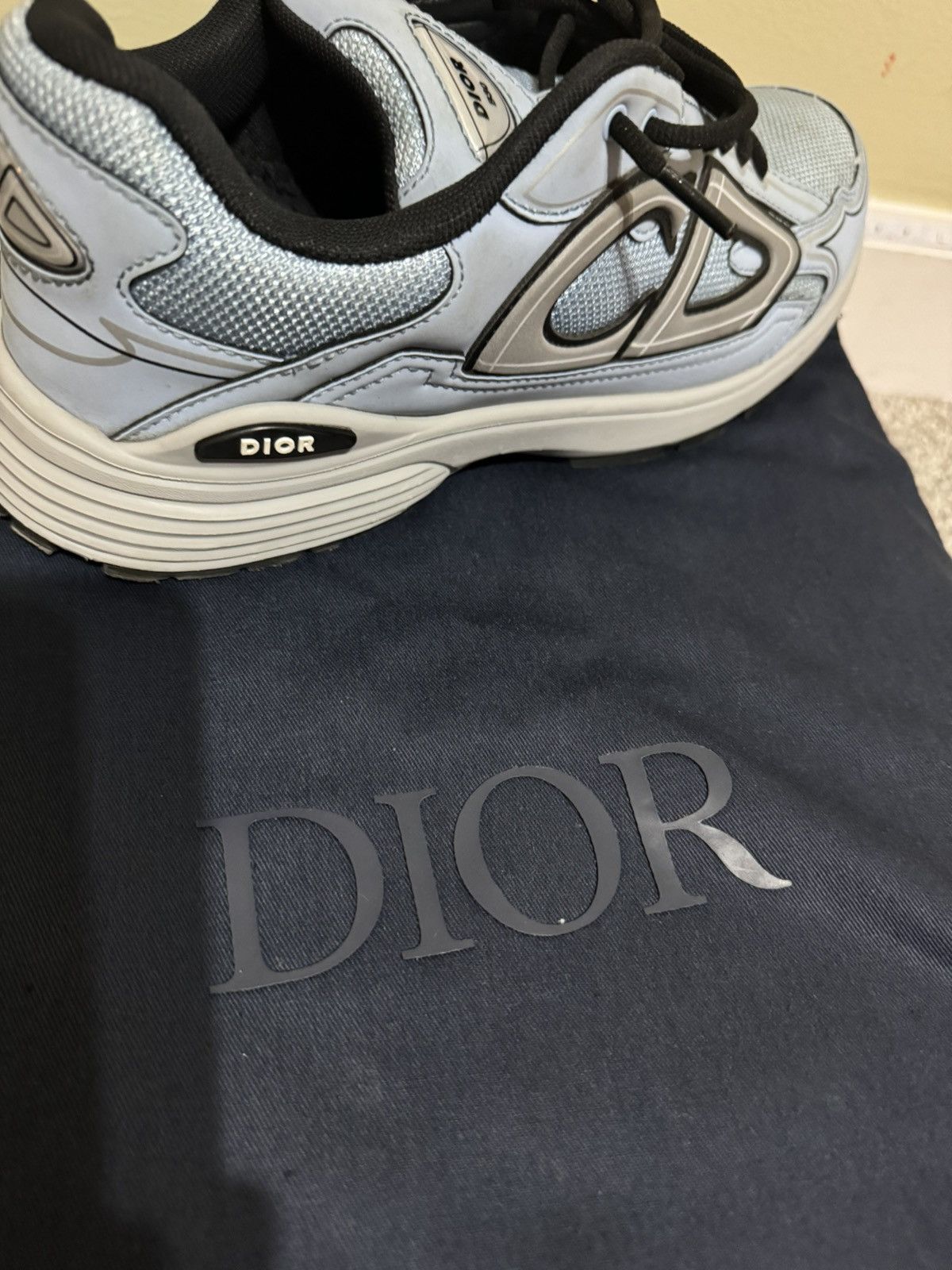 Dior Dior b30 good condition with box and dust bag Size US 10 / EU 43 - 9 Thumbnail