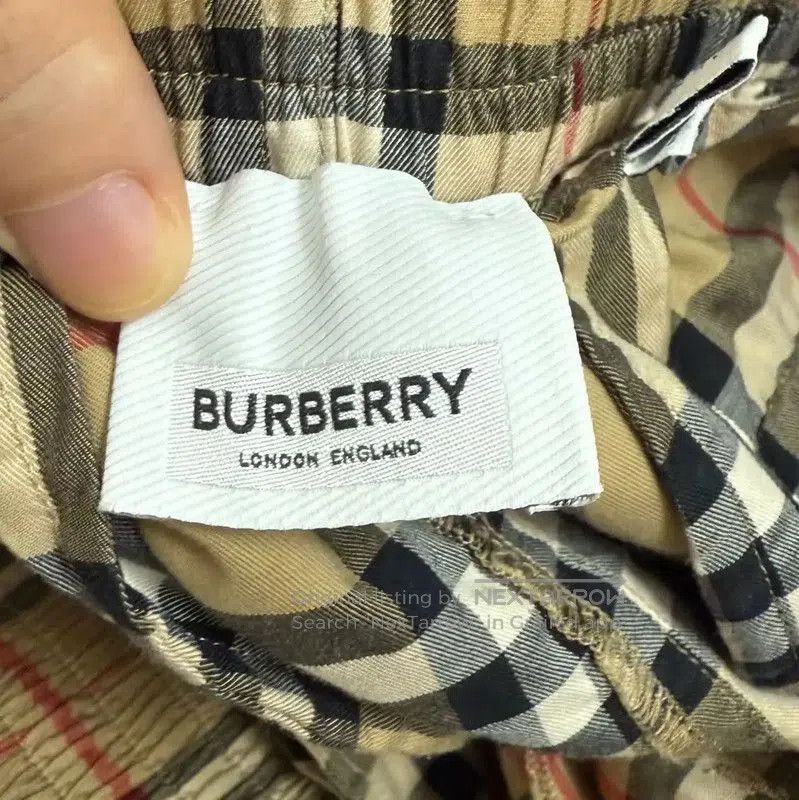 Burberry Burberry Women's Khaki Check Shorts. Size 28" / US 6 / IT 42 - 4 Thumbnail
