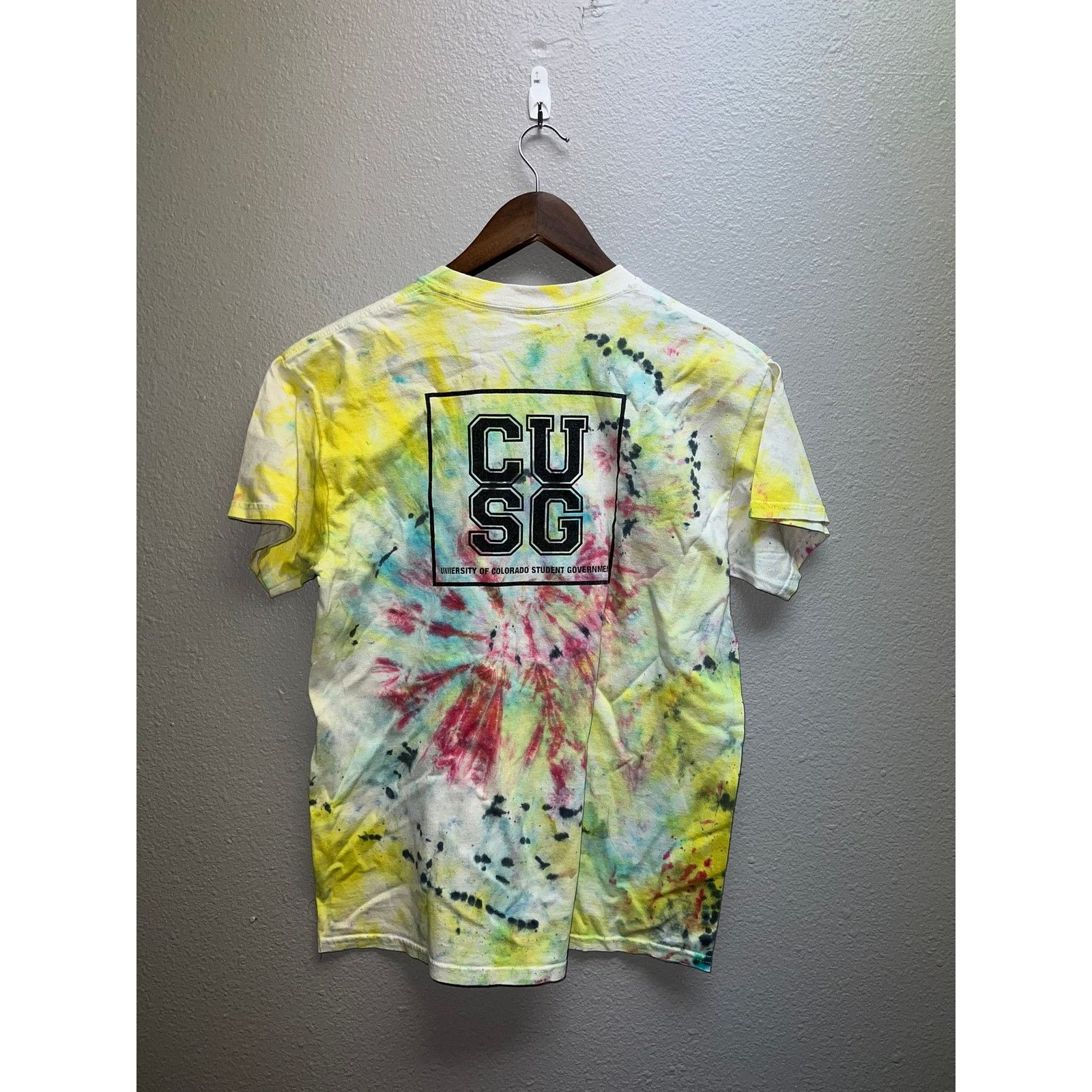 Gildan Wellness Week Shirt Live Life In Color Tie Dye Tee M CUSG Size US M / EU 48-50 / 2 - 6 Thumbnail