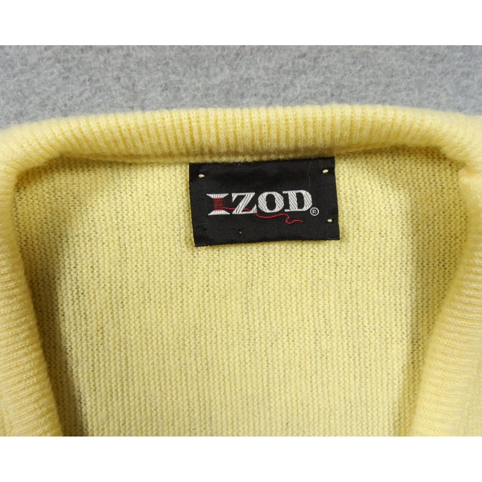 Izod VINTAGE Izod Sweater Mens Large Yellow Knit Vneck Preppy Lacoste Gator Grandpa Pullover Shirt Boys Womens Mens Size US L / EU 52-54 / 3 - 6 Thumbnail