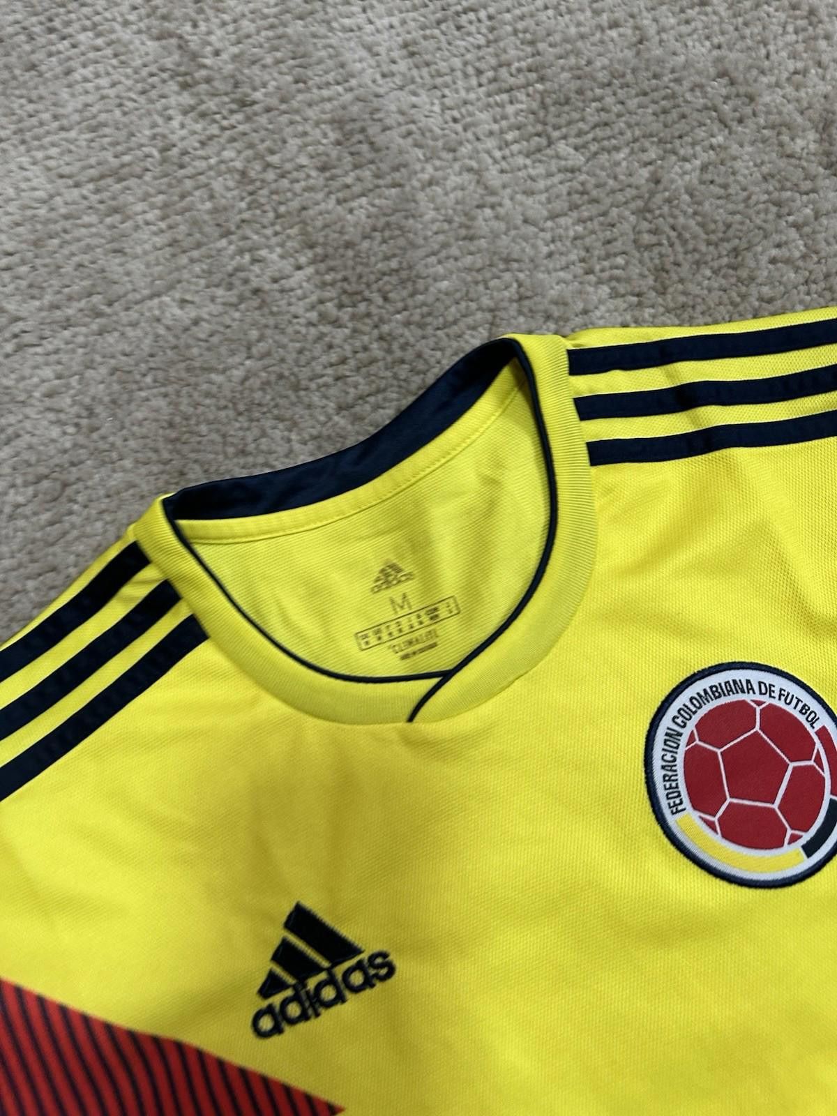 Adidas COLOMBIA 2018 2019 HOME FOOTBALL SHIRT SOCCER ADIDAS SZ M Size US M / EU 48-50 / 2 - 3 Thumbnail
