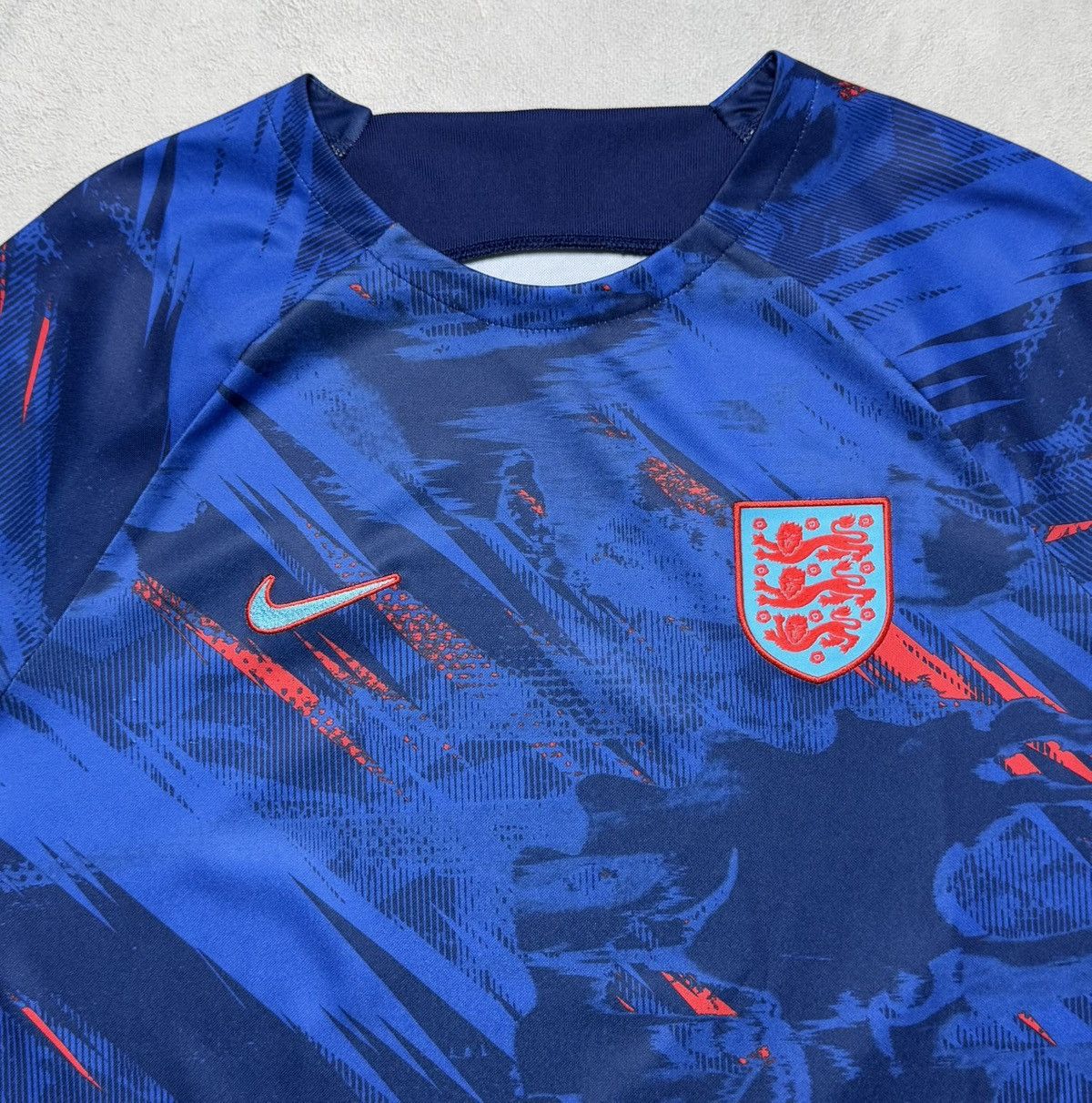 Nike England 2022 2023 Pre-Match Shirt Soccer Jersey Nike Size US L / EU 52-54 / 3 - 7 Thumbnail