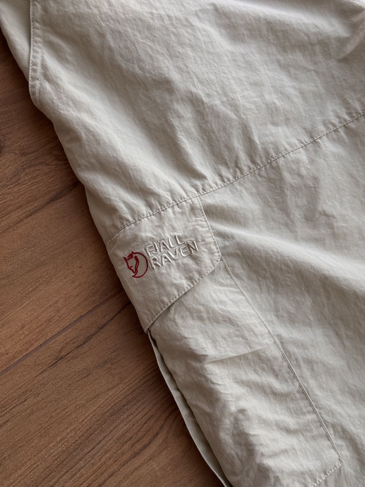 Fjallraven × Vintage Vintage Fjallraven Beige Nylon Cargo Lightweight Pants Size US 34 / EU 50 - 6 Thumbnail