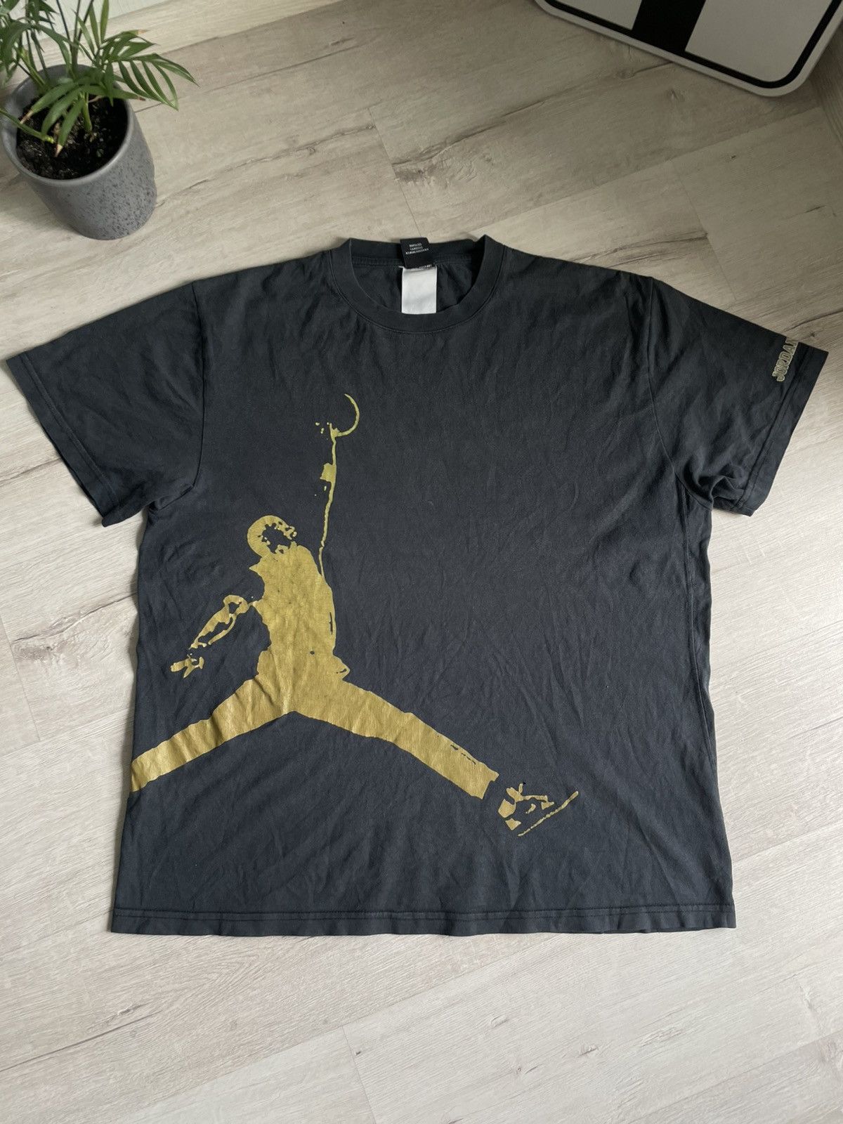 Jordan Brand × Vintage Archive Brand Jordan Big Logo Faded Tee distressed T-shirt Size US XL / EU 56 / 4 - 3 Thumbnail