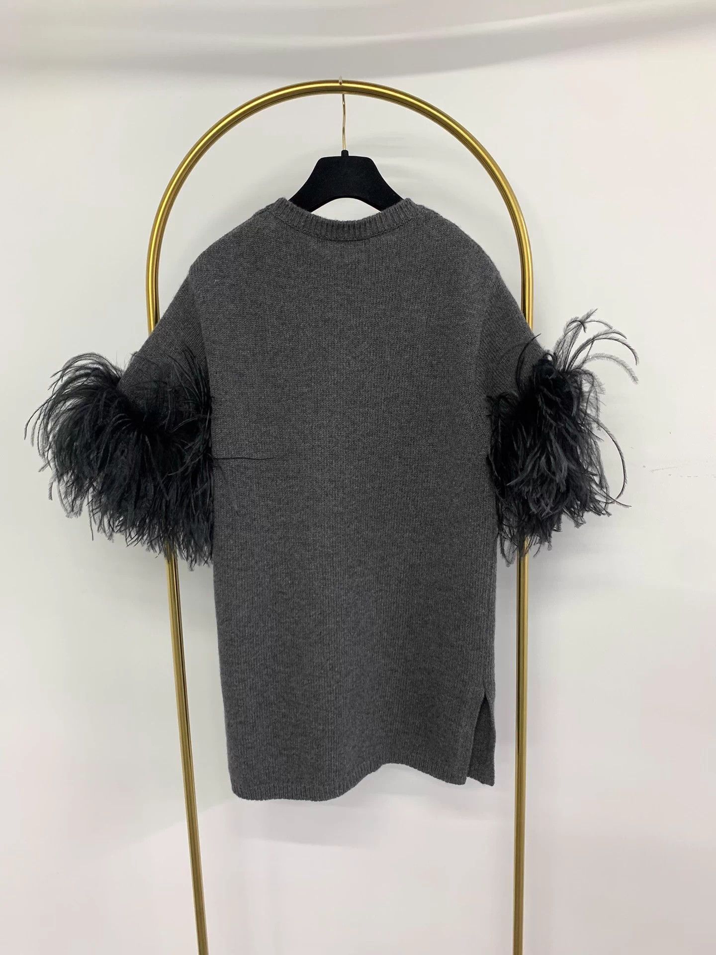 Valentino Valentino 24 Pre-Fall Ostrich Hair-Wool Knit S Size S / US 4 / IT 40 - 3 Thumbnail