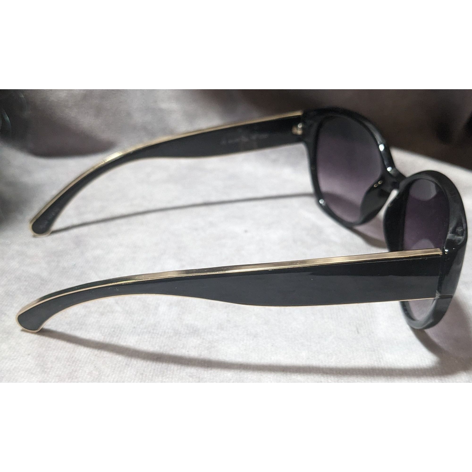 Other Kay by Kay Unger Black And Gold Sunglasses Size ONE SIZE - 3 Thumbnail