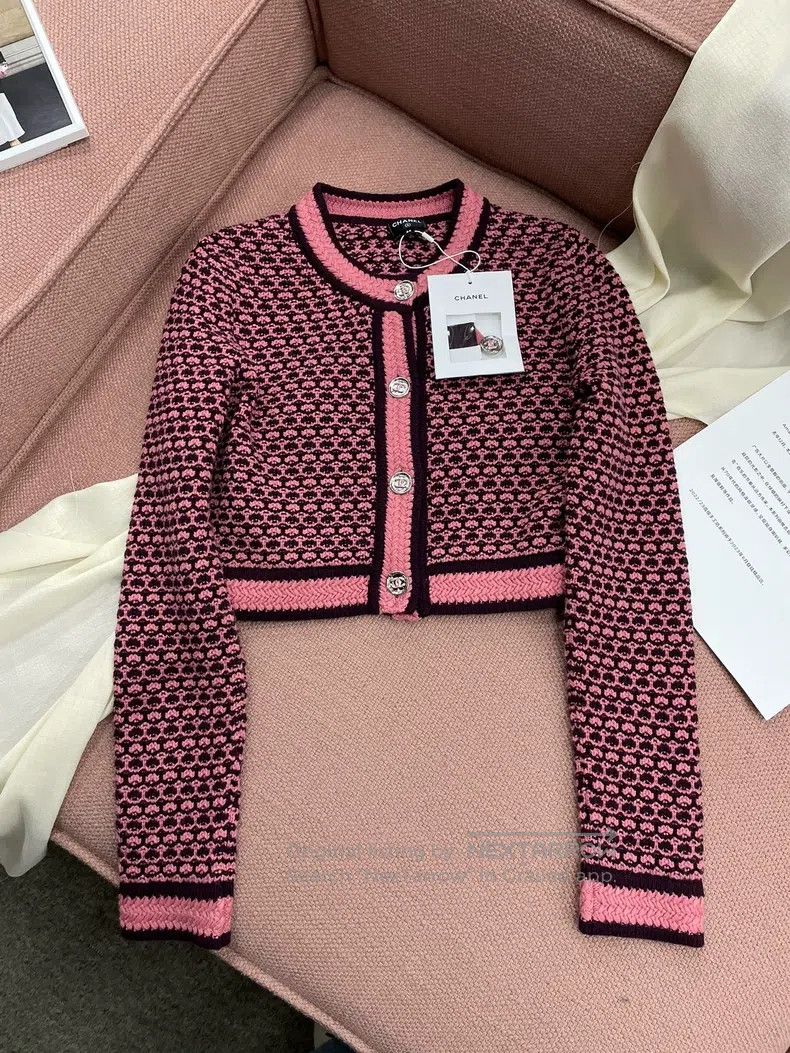 Chanel Chanel 23A pink short silver pink double c-button knitted Size XXS / US 00 / IT 34 - 1 Thumbnail