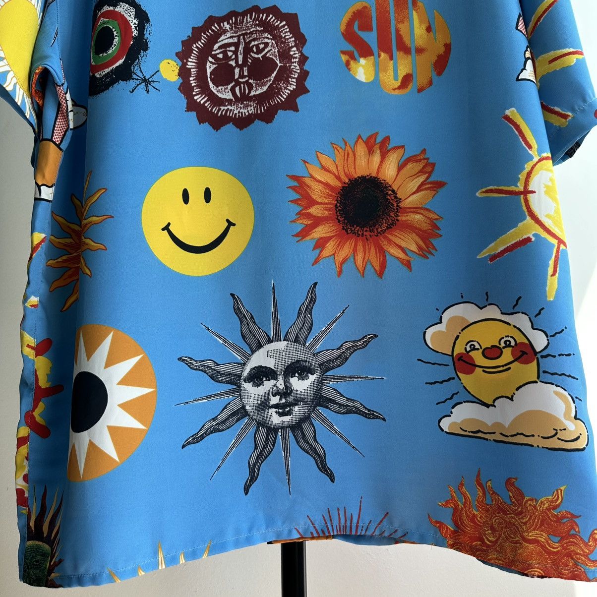 Moschino Rare Vintage 90s Moschino Jeans Sun Print Short Sleeve Shirt Size US M / EU 48-50 / 2 - 21 Thumbnail