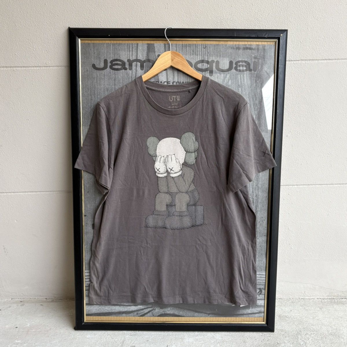 Kaws KAWS x Uniqlo Passing Through Tee (DDP / No Import Fees) Size US L / EU 52-54 / 3 - 2 Thumbnail