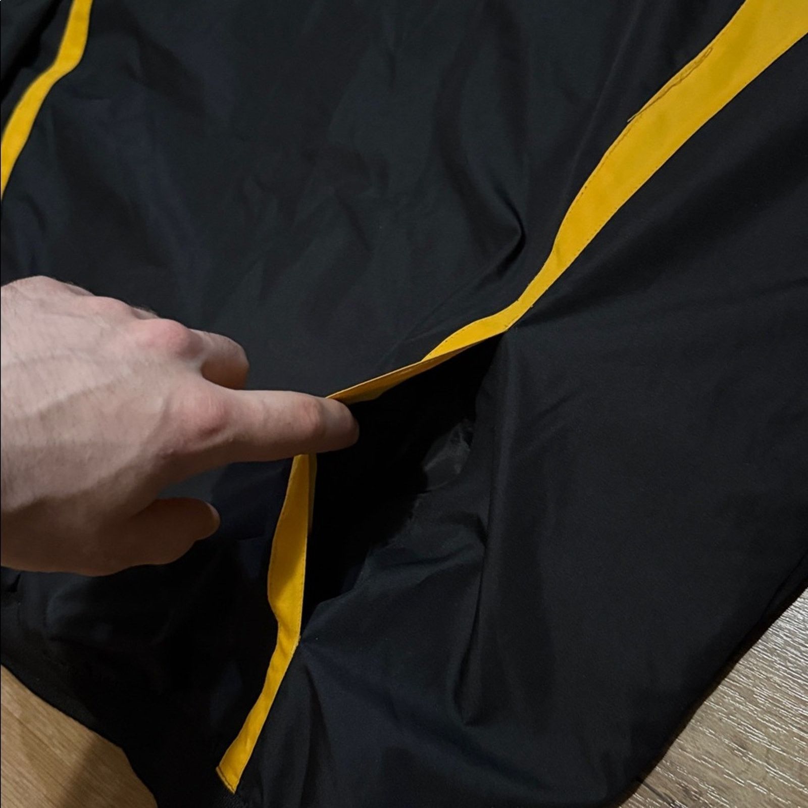 Nike 90s Nike Team Clima Iowa Hawkeyes Center Swoosh Windbreaker Size US L / EU 52-54 / 3 - 4 Thumbnail