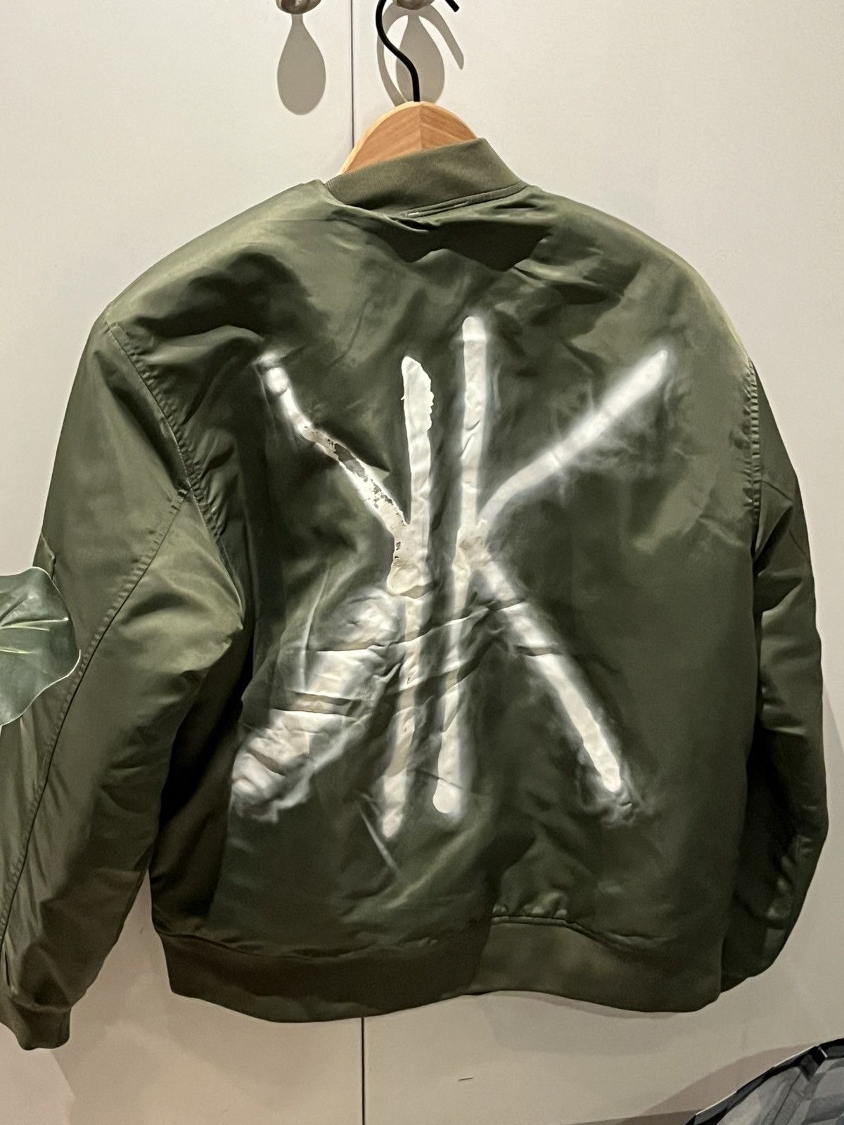 Kim Krueger Burberry 1/13 friends and family bomber jacket signed Size US M / EU 48-50 / 2 - 3 Thumbnail