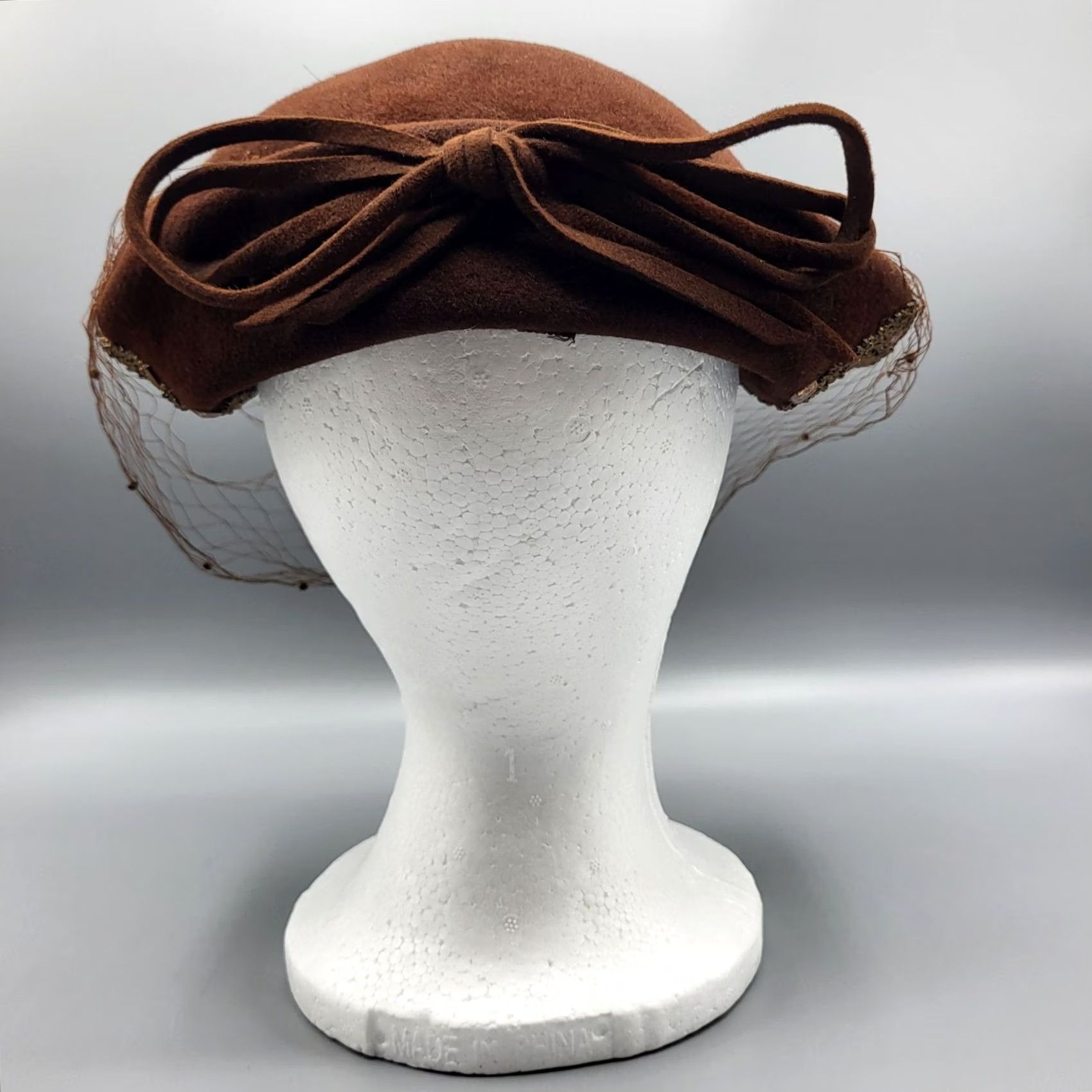 FELT VINTAGE Ladies Brown Beaded Felt Velour Hat With Netting Bow 1950s Womens Hats Size ONE SIZE - 5 Thumbnail