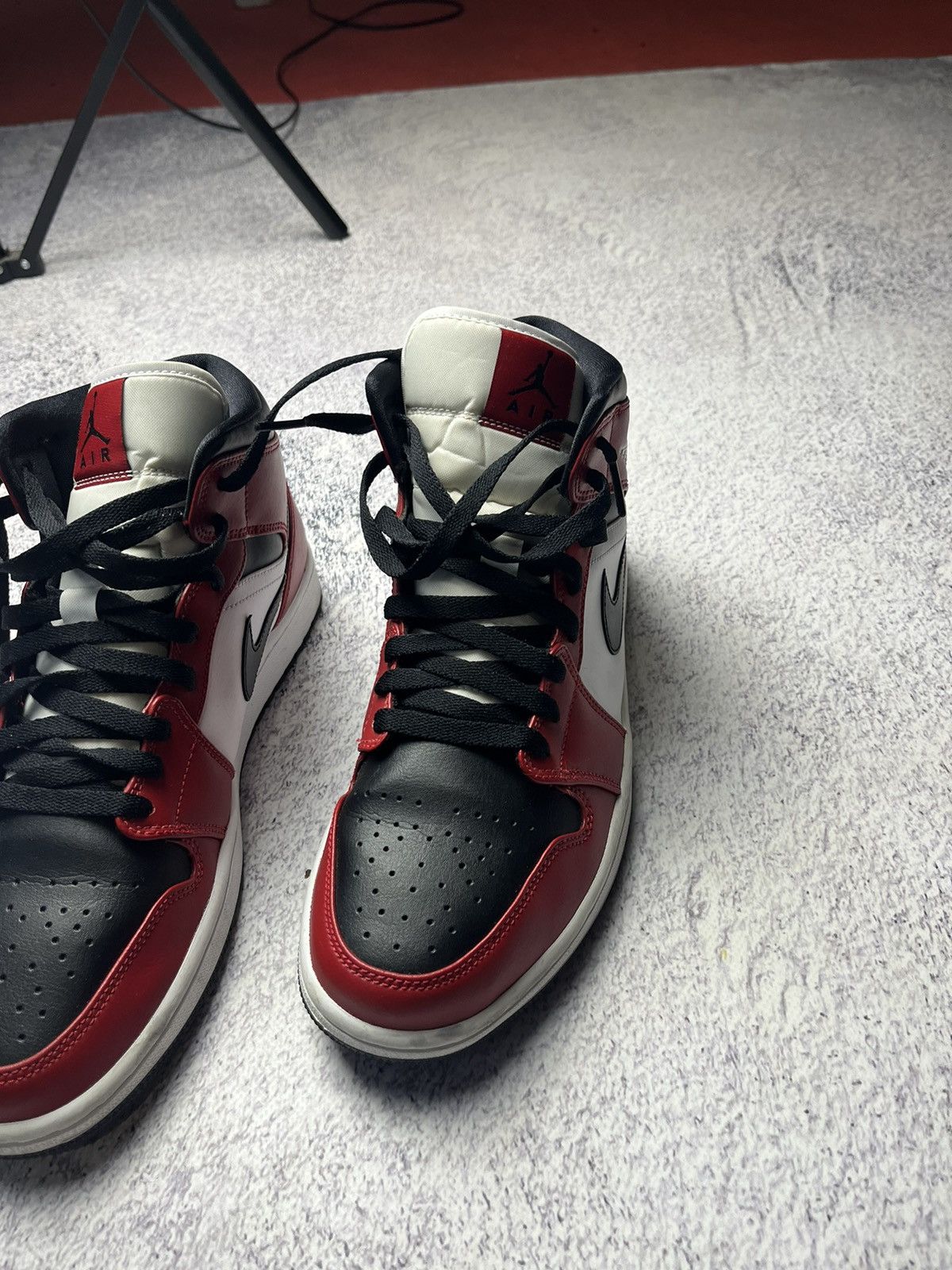 Jordan Brand Vintage Sneakers JORDAN 1 MID CHICAGO TOE Nike Size US 8.5 / EU 41-42 - 18 Thumbnail
