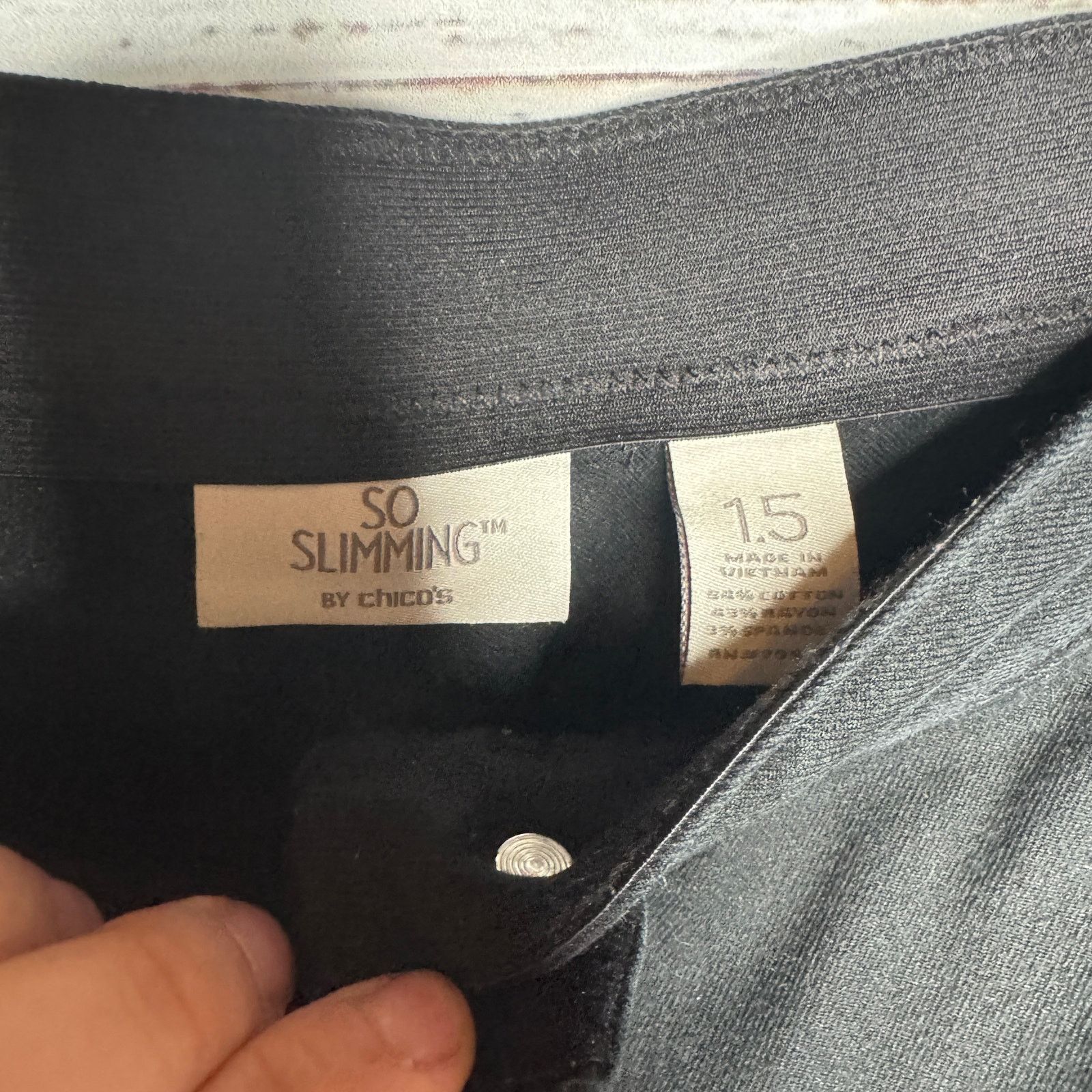 Chicos Chicos Black Stretch Straight Leg Denim Pants Med Size 28" / US 6 / IT 42 - 2 Thumbnail