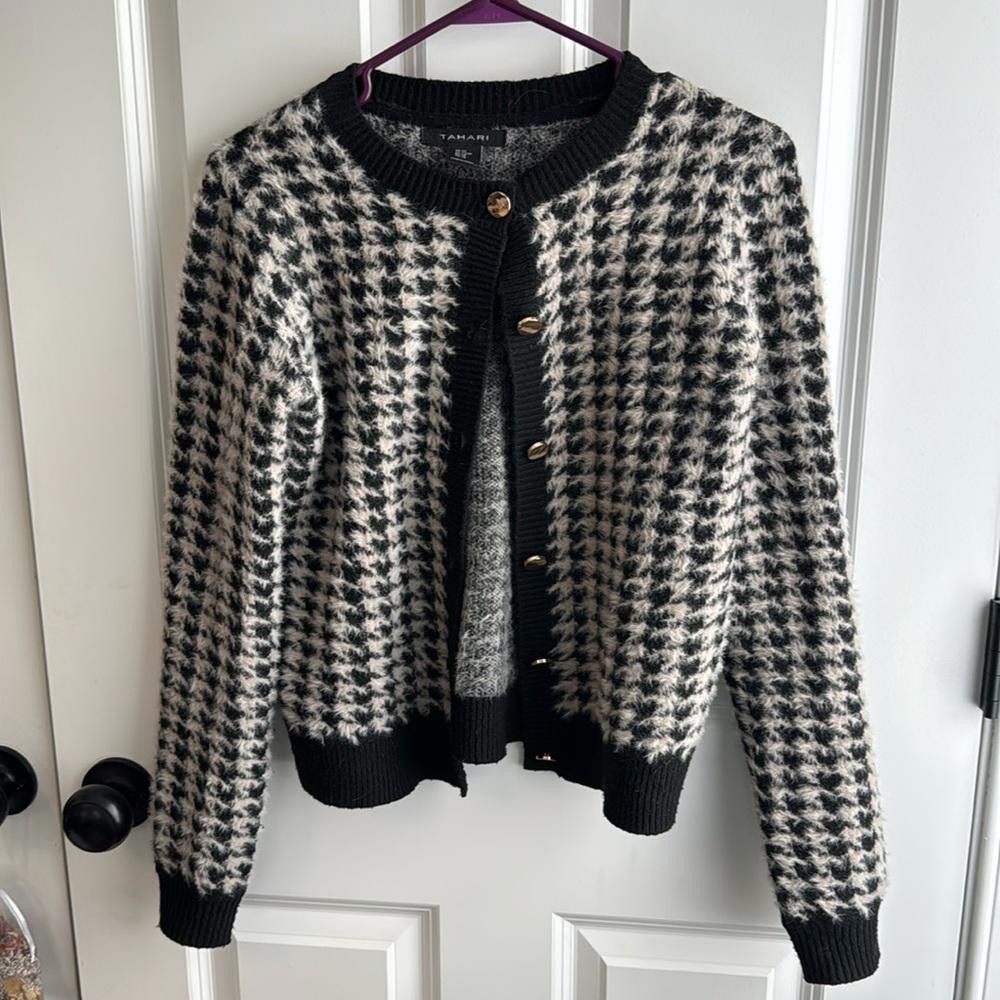 Elie Tahari Tahari houndstooth sweater with gold buttons Size XS / US 0-2 / IT 36-38 - 1 Thumbnail