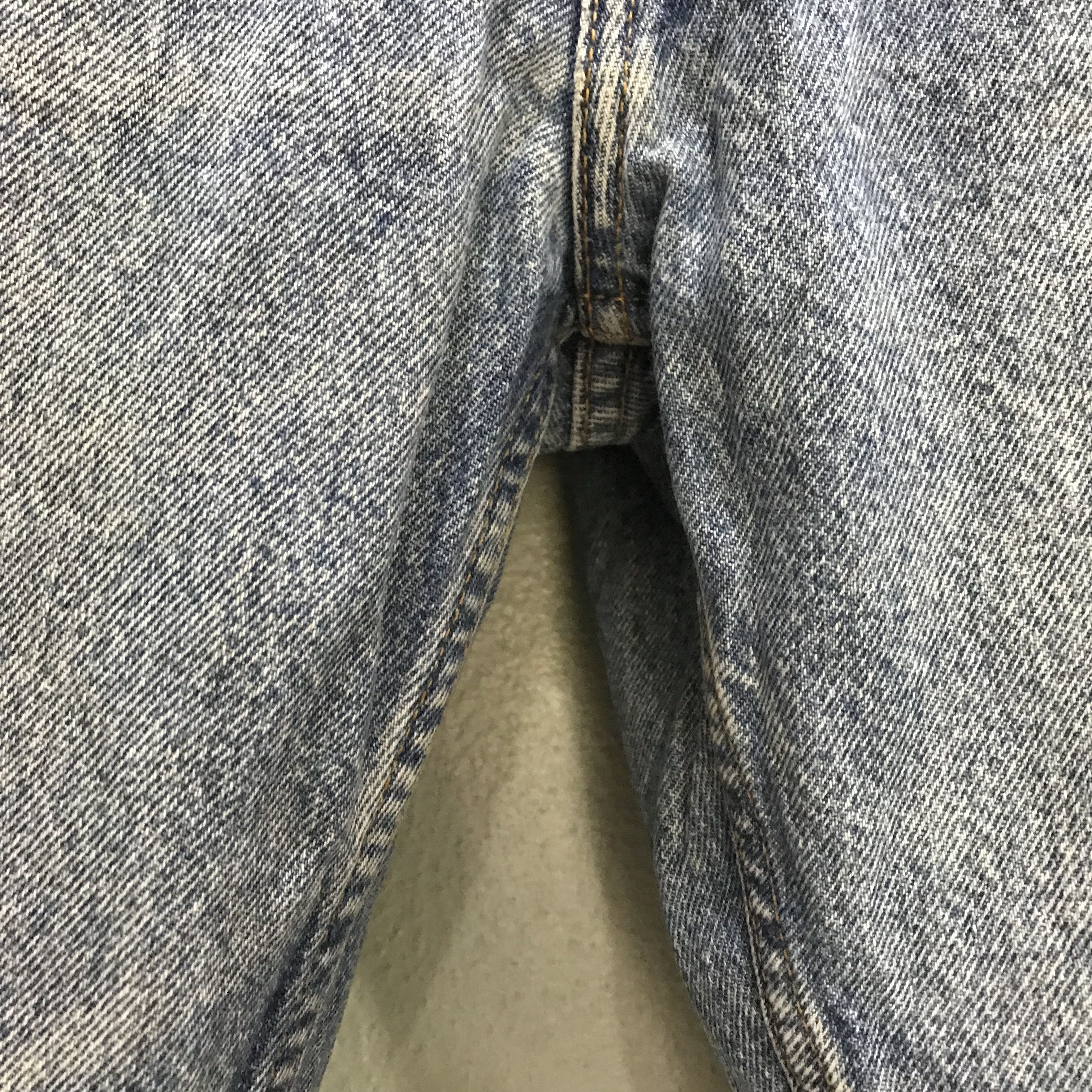 Levi's Vintage Levi’s 569 Loose Straight Light Wash Distressed Size US 34 / EU 50 - 6 Thumbnail