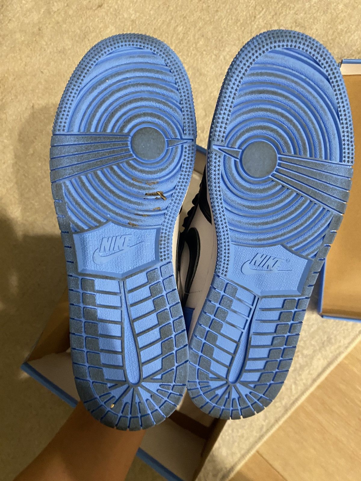 Jordan Brand × Nike Jordan 1 UNC GS 6Y Size US 6 / EU 39 - 4 Thumbnail