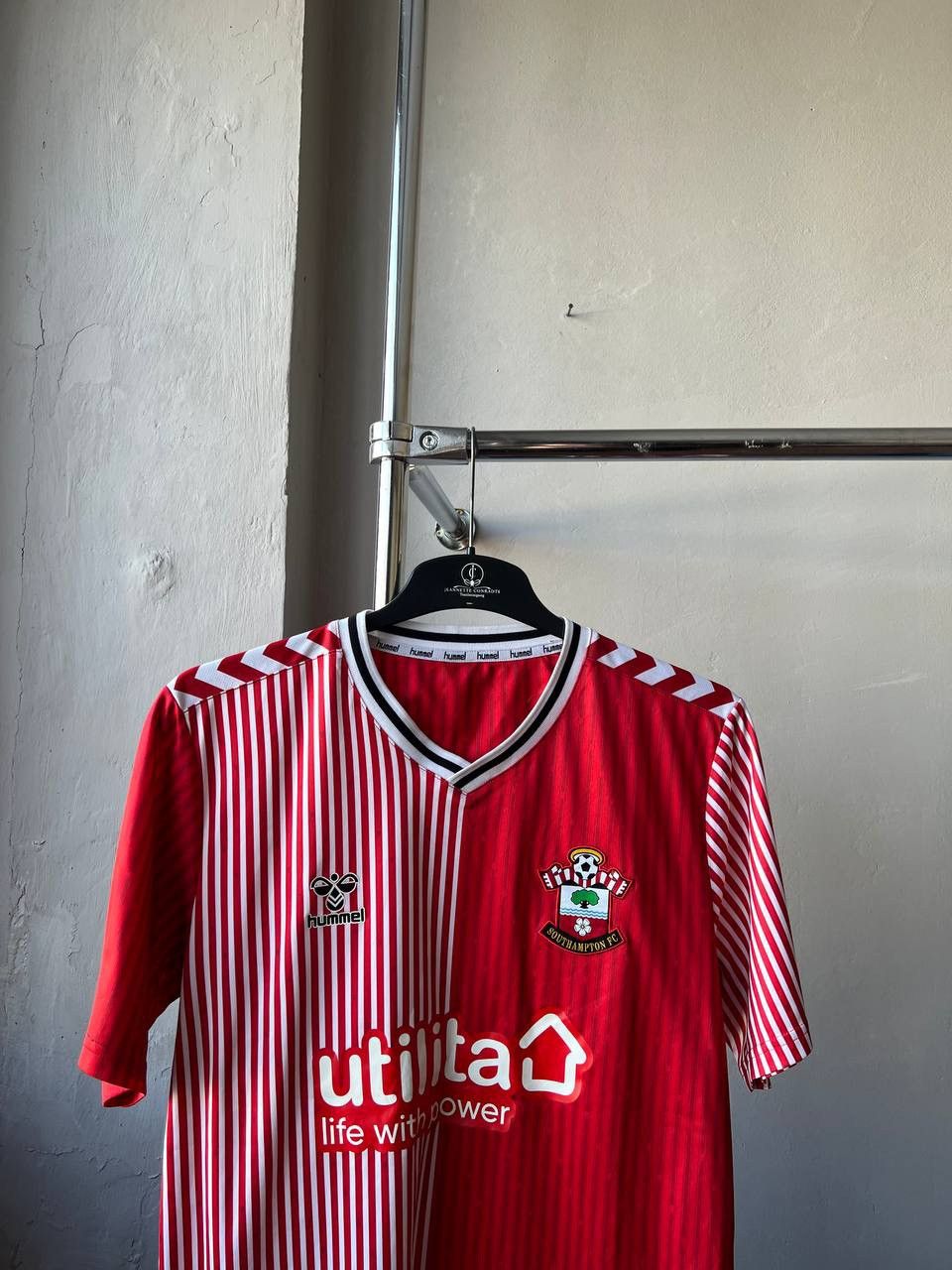 Hummel 2023/24 SOUTHAMPTON FC HOME SOCCER JERSEY FOOTBALL SHIRT L Size US L / EU 52-54 / 3 - 3 Thumbnail