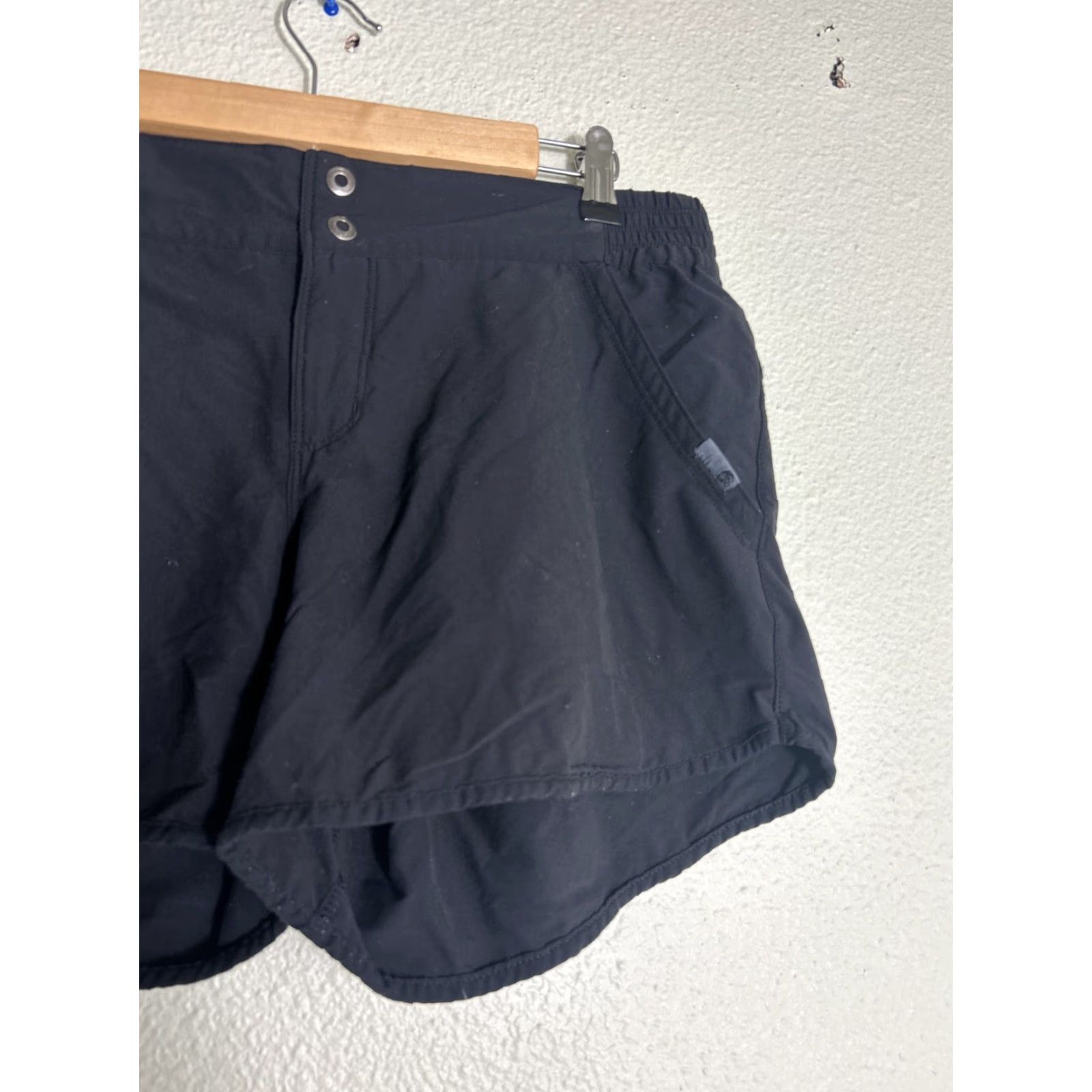 Mountain Hardwear Mountain Hardwear Shorts Womens Size 10 Black Nylon Hiking Elastane 32x5 Size 32" / US 10 / IT 46 - 3 Thumbnail