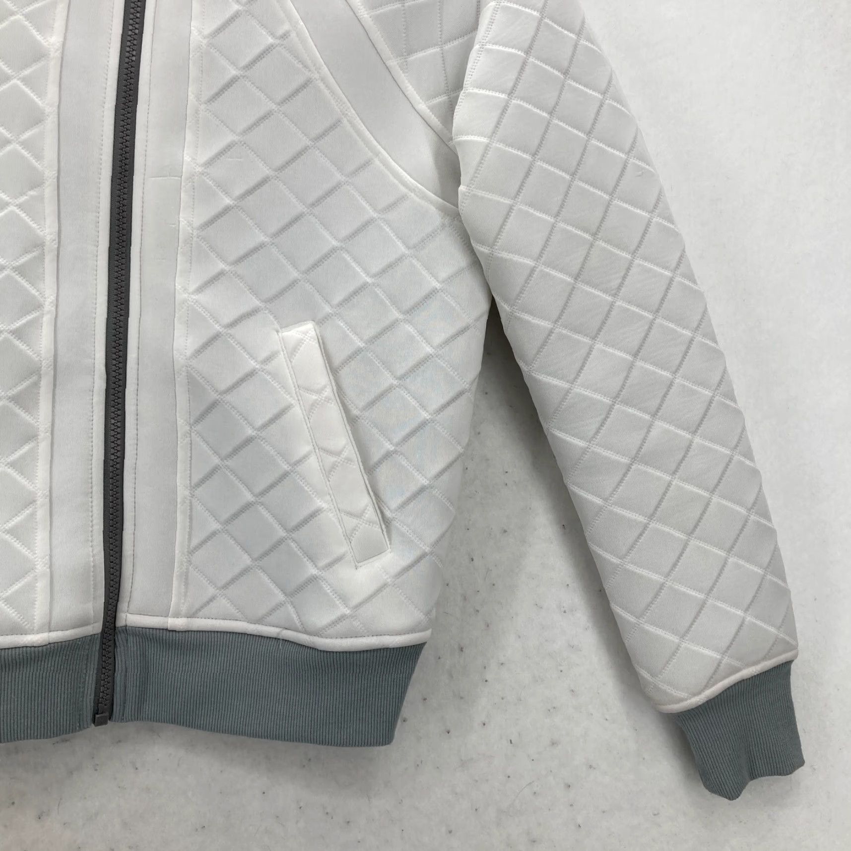 Athleta VINTAGE Athleta Quilted Bomber Jacket Women's XXS White Stretch Full Zip Athleisure Gym Size XXS / US 00 / IT 34 - 3 Thumbnail