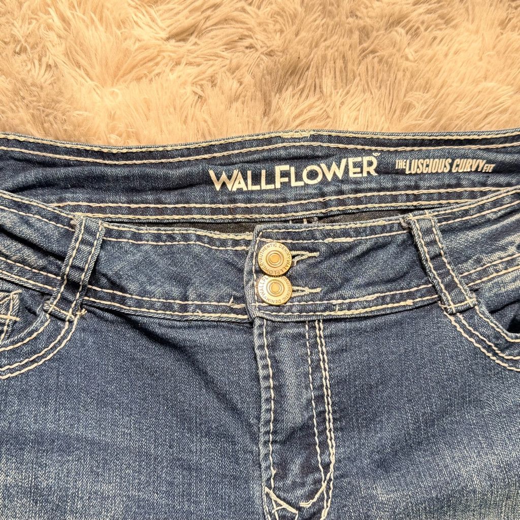 The Unbranded Brand WALLFLOWER CURVY FIT JEANS 13 Size 31" - 2 Thumbnail