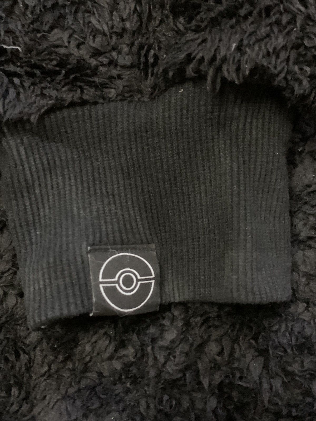 GU × Japanese Brand × Pokemon Gu X Pokemon Embroidery Small Pikachu Fleece Sweatshirt Size US XL / EU 56 / 4 - 8 Thumbnail